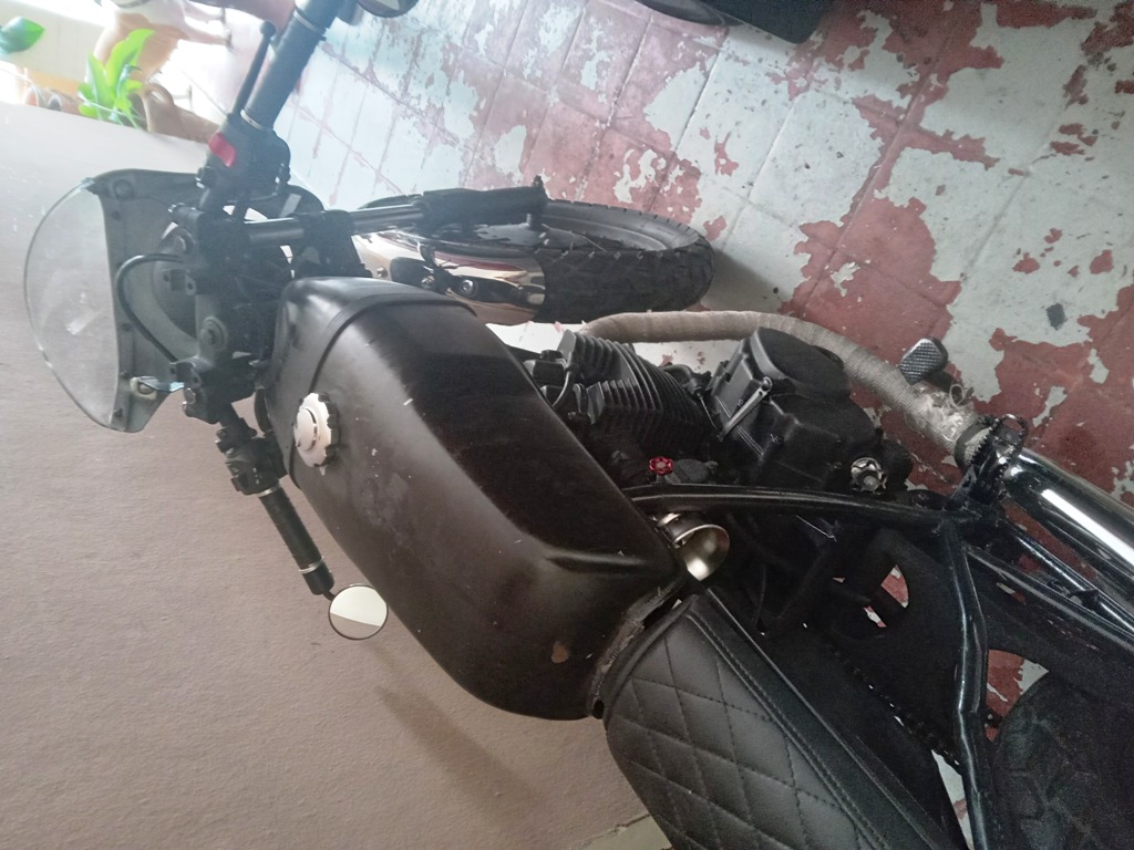 motores y pasolas - Motocicleta Yamaha Cafe Racer 250cc  6