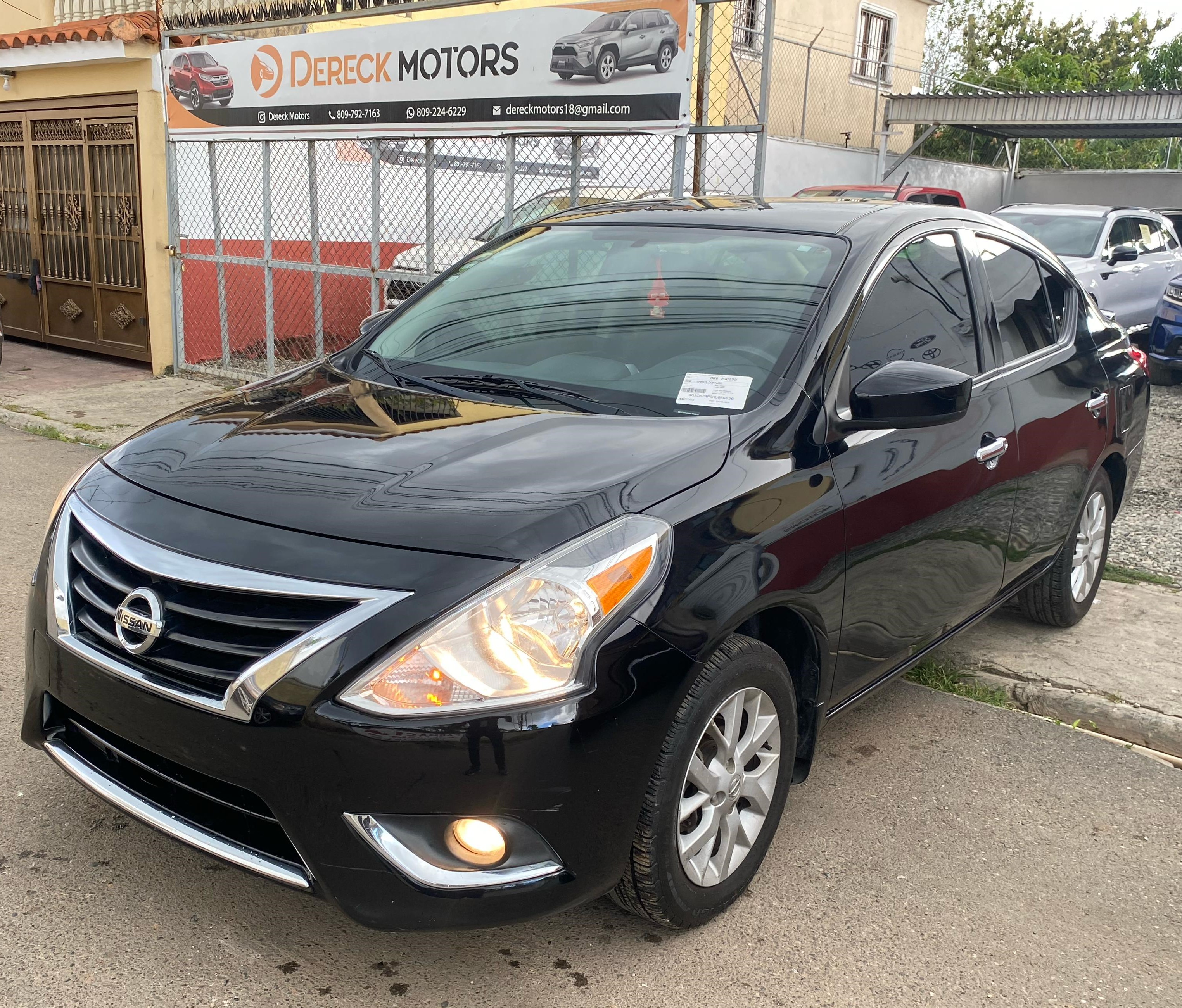 carros - Nissan Versa Sv 1