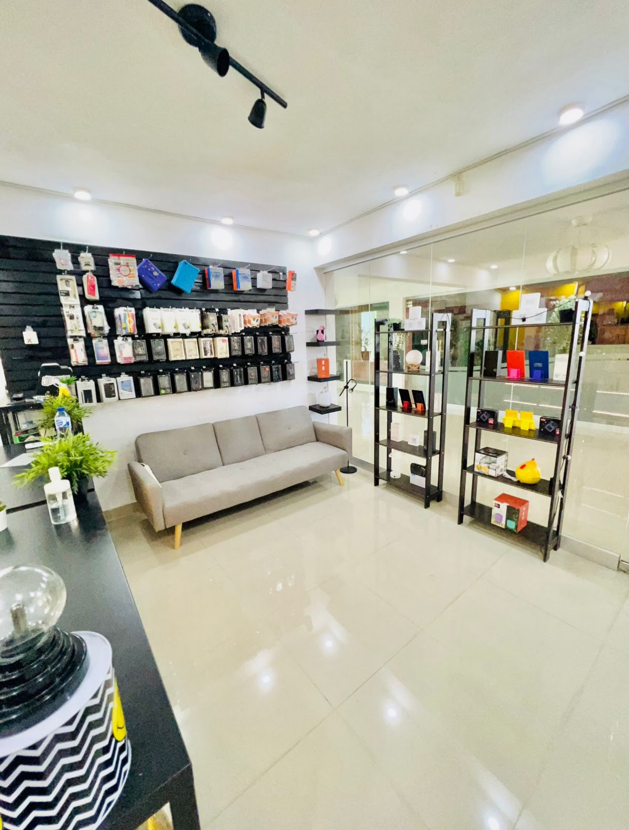 oficinas y locales comerciales - Local en el millon  5