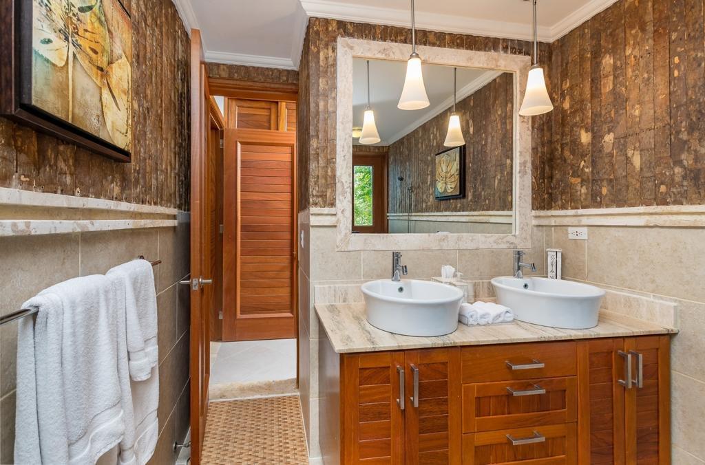 casas vacacionales y villas - Hermosa villa disponible para venta, Ubicada en prestigiosa zona de Cap Cana. 8
