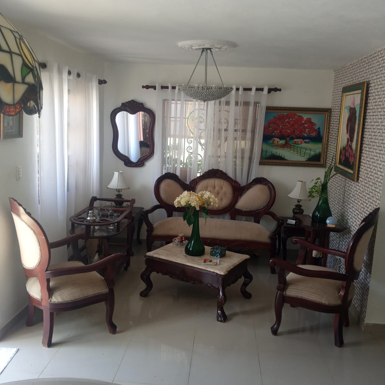 muebles y colchones - Sala Completa de Madera Caoba – Clásica y Sofisticada