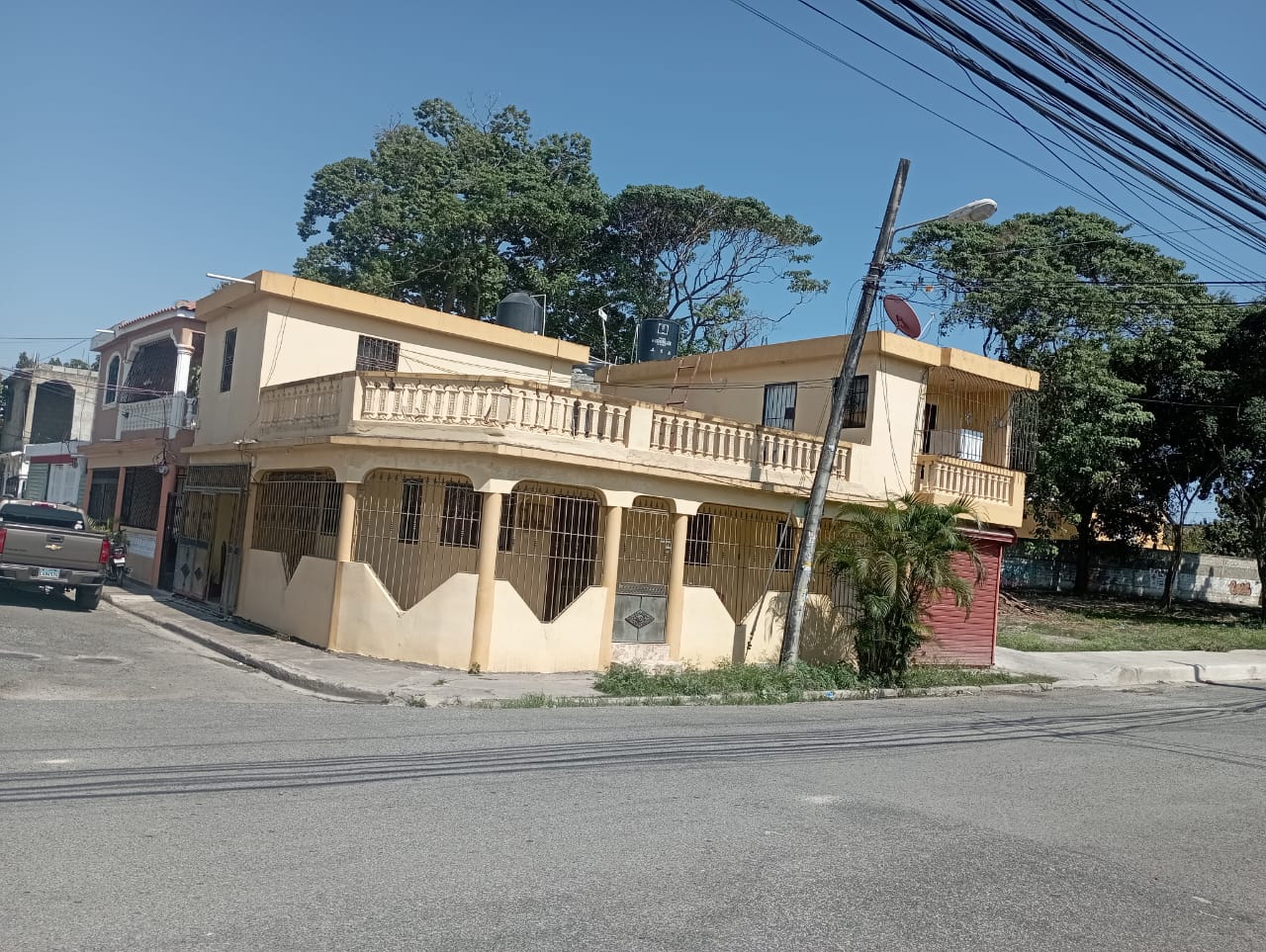 casas - Vendo casa con local comercial y apartamentos en la zona oriental  2