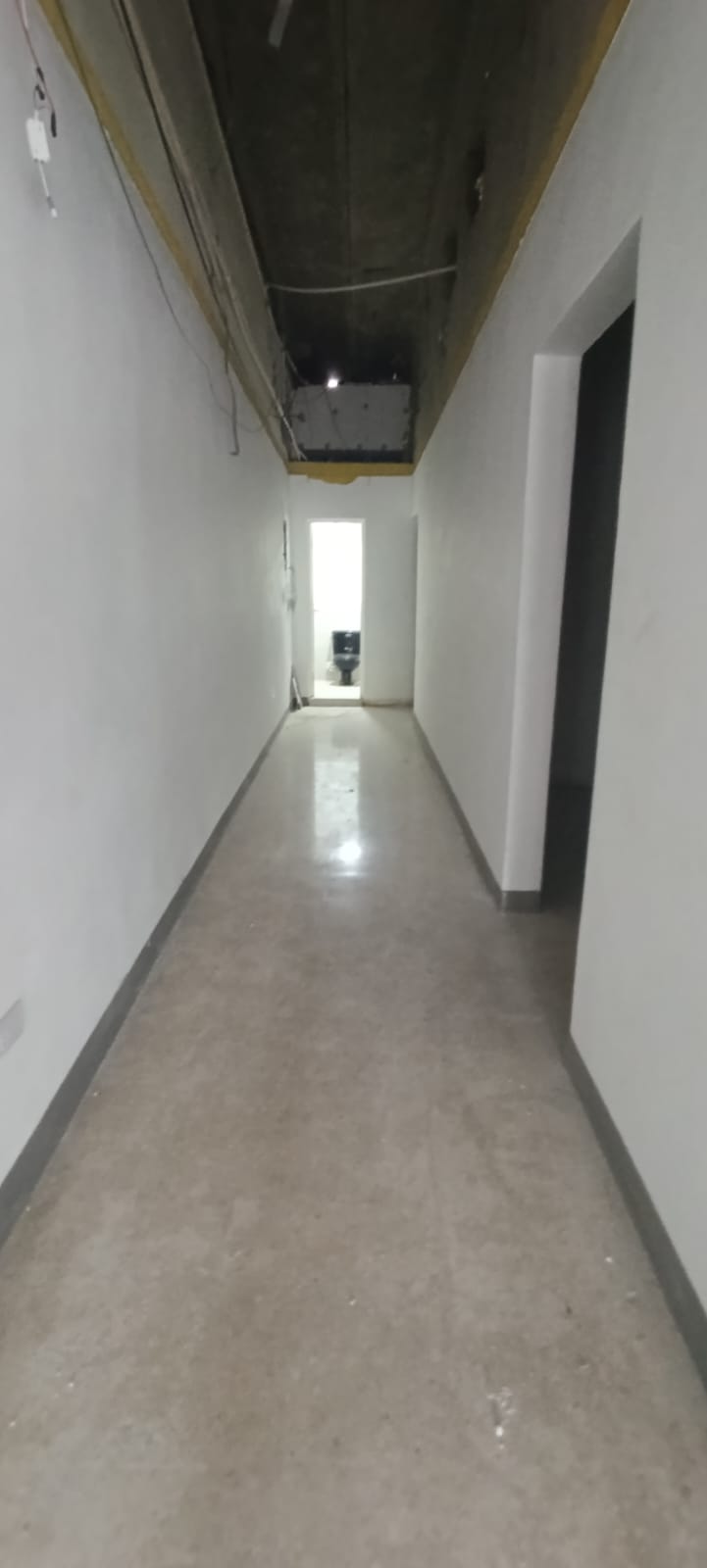 oficinas y locales comerciales -  Local en la Rómulo 130m2 Excelet plaza comercial con mucha afluencia de Persona 2