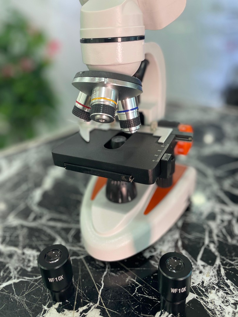 equipos profesionales - Microscopio electrico binocular biologico profesional para examen clínico 7