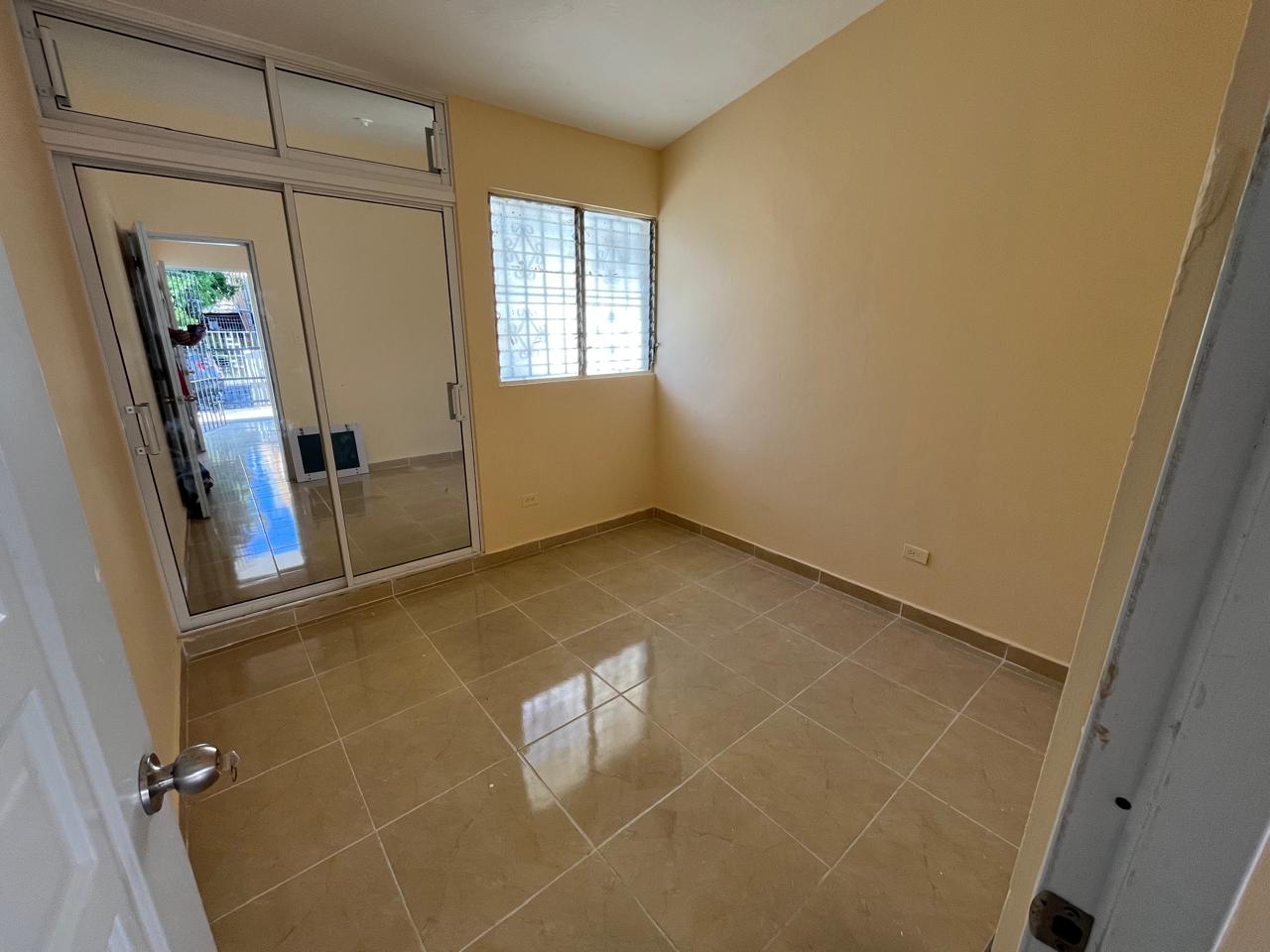 casas - La Romana casa 3 hab amplio patio alquiler y venta 2