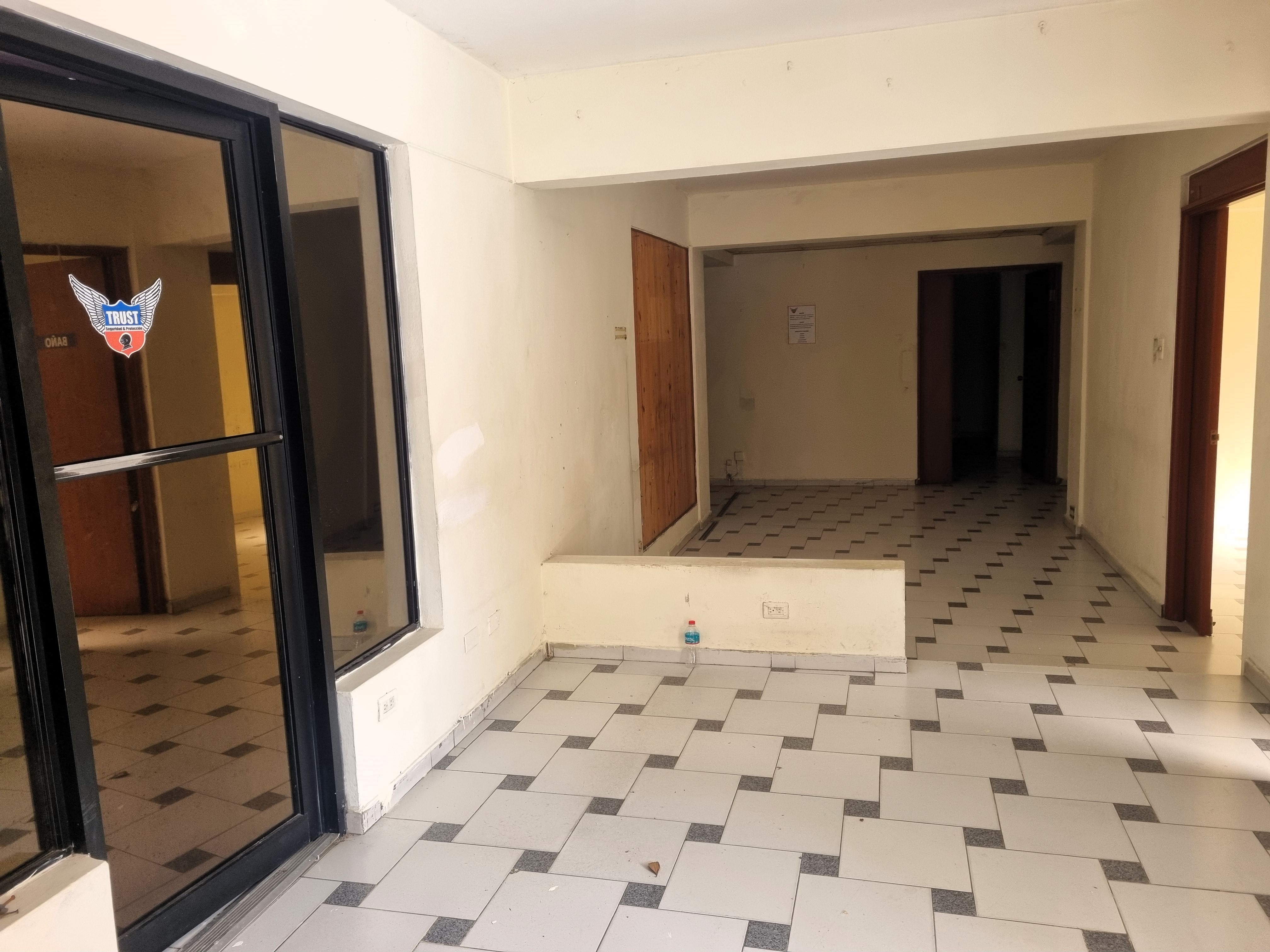 oficinas y locales comerciales - Se vende local comercial en Arrollo Hondo  8