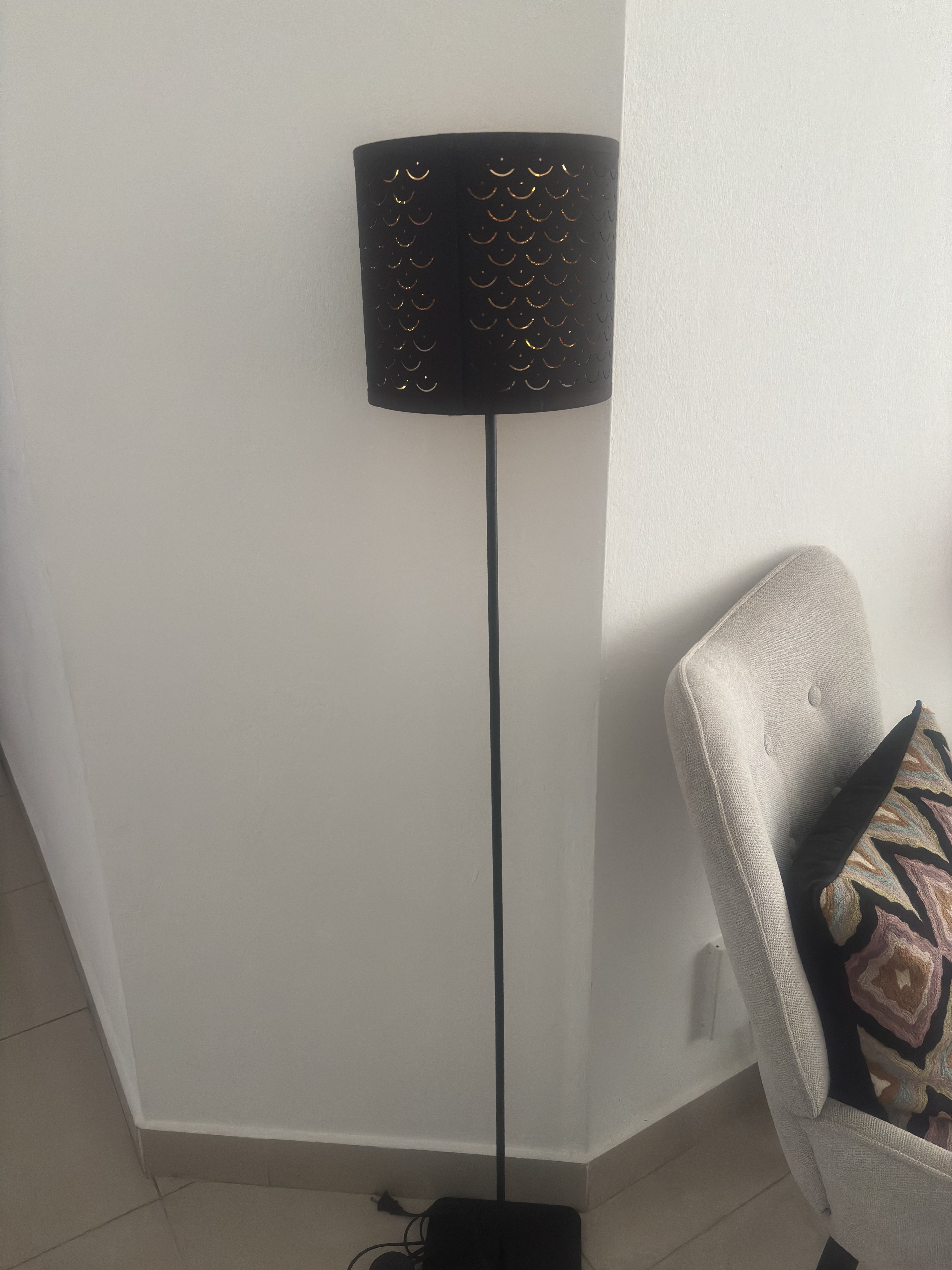 decoración y accesorios - vendo lámpara de IKEA decorativa, sirve para sala , habitación o cualquier lugar 2