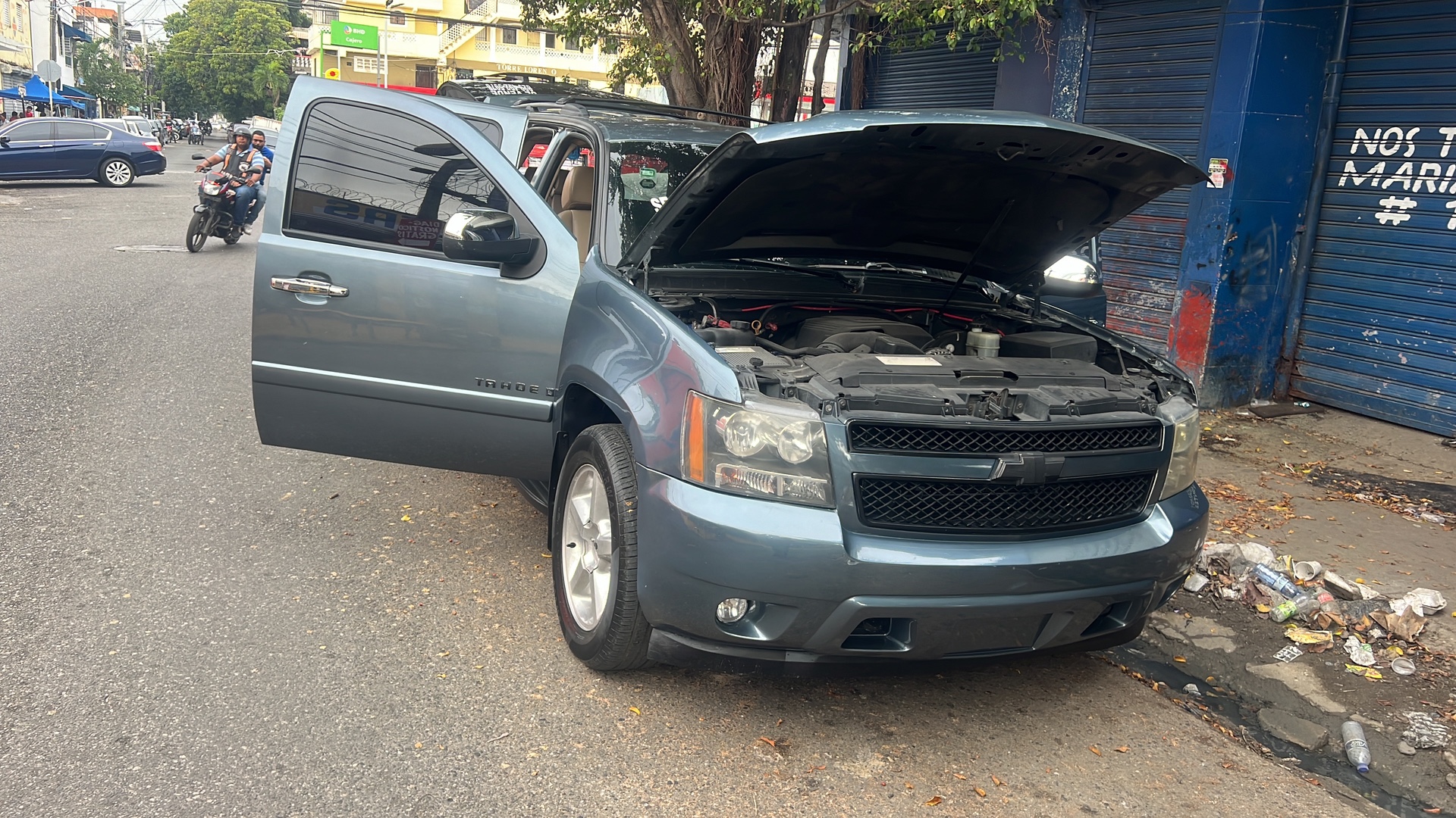jeepetas y camionetas - En venta está maravillosa tahoe 2008 gas y gasolina por interior impecable crema 1