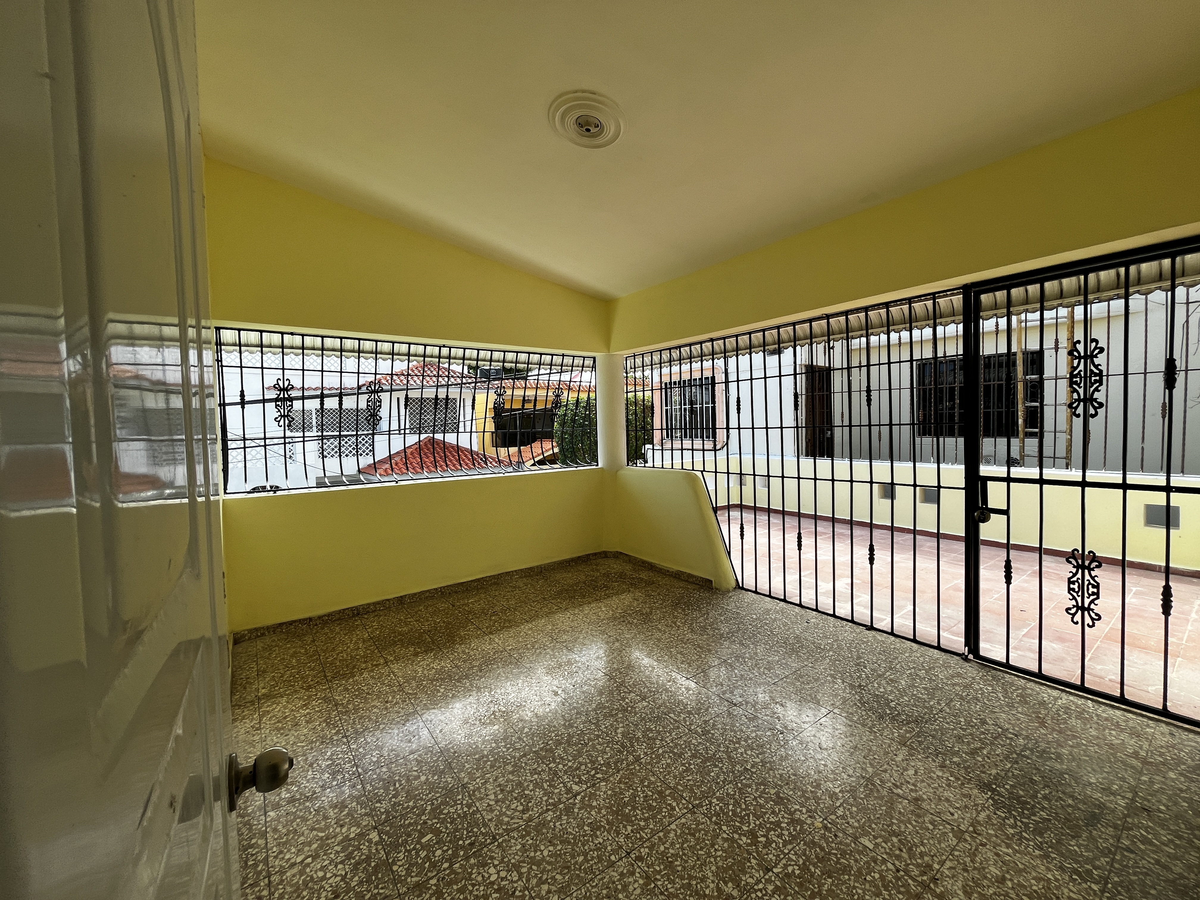 casas - Res. Rosa María, Bayona, Prol. Av. 27 de febrero 8