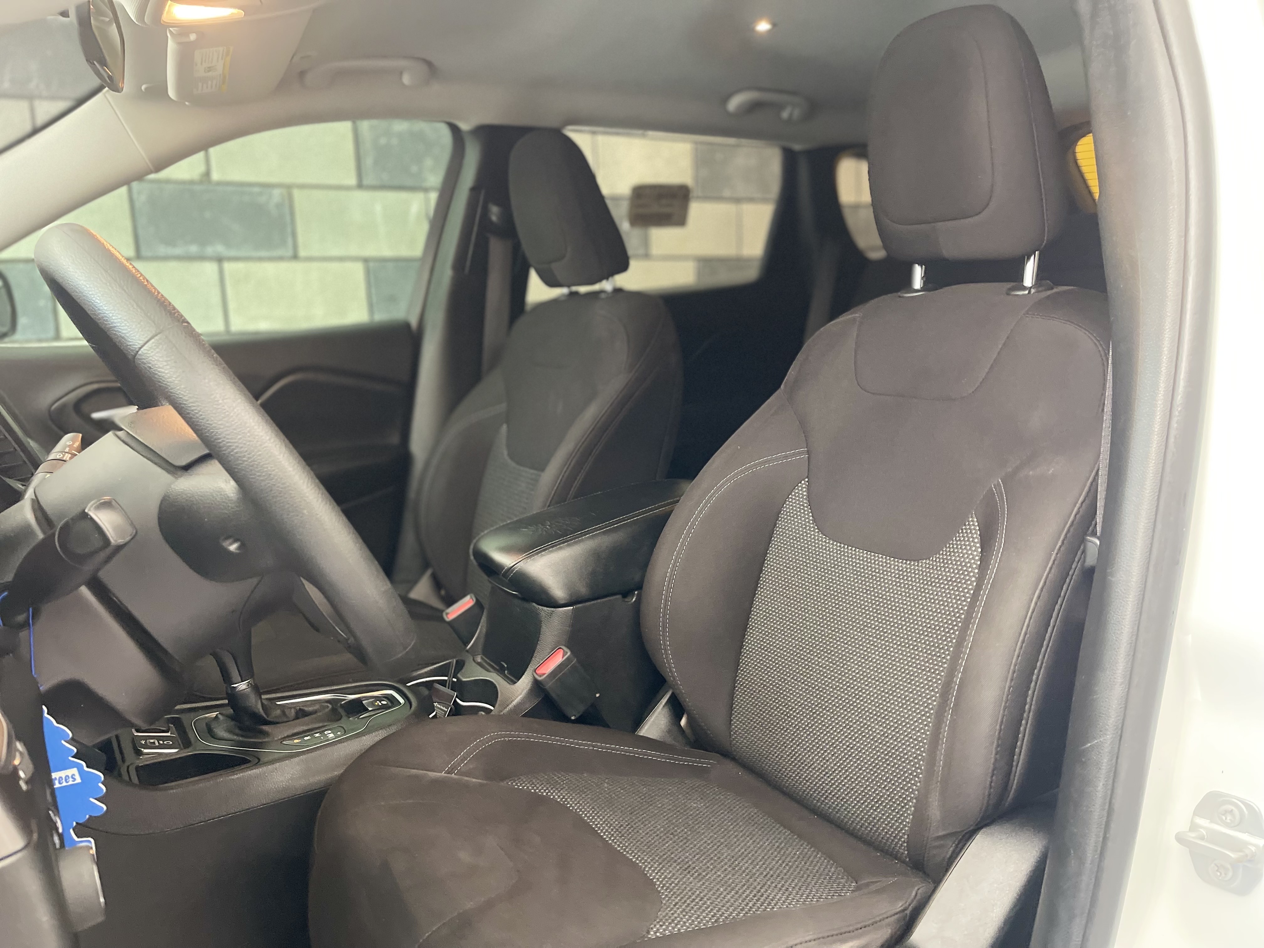 jeepetas y camionetas - JEEP CHEROKEE LATITUDE 2019 EN VENTA 4