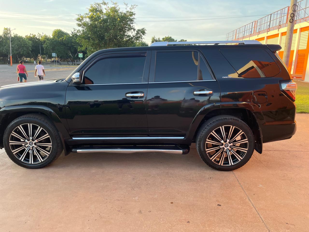 jeepetas y camionetas - Toyota 4runner limited 2016 3