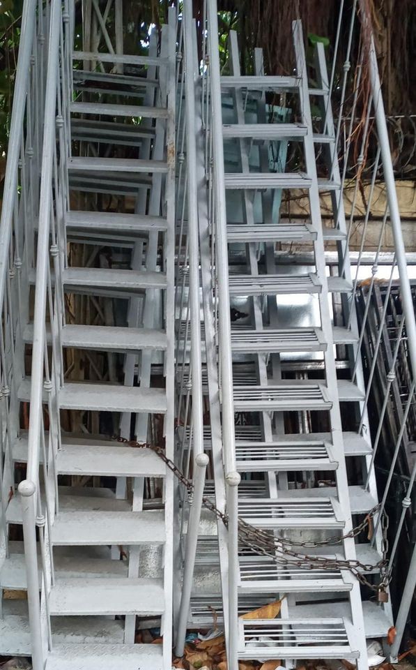 herramientas, jardines y exterior - Escalera De Caracol precio negociable 0