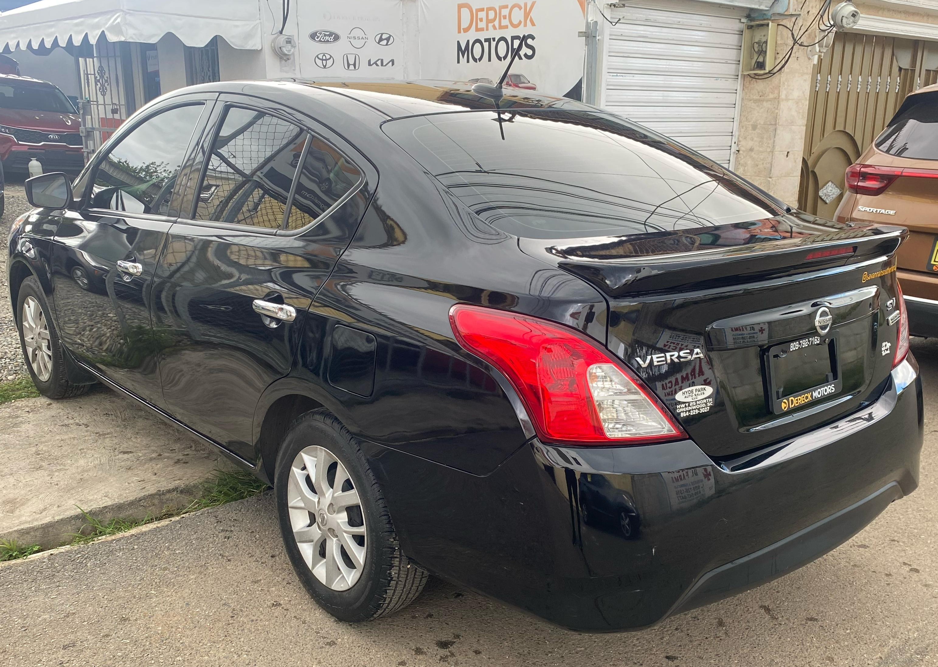 carros - Nissan Versa Sv 2
