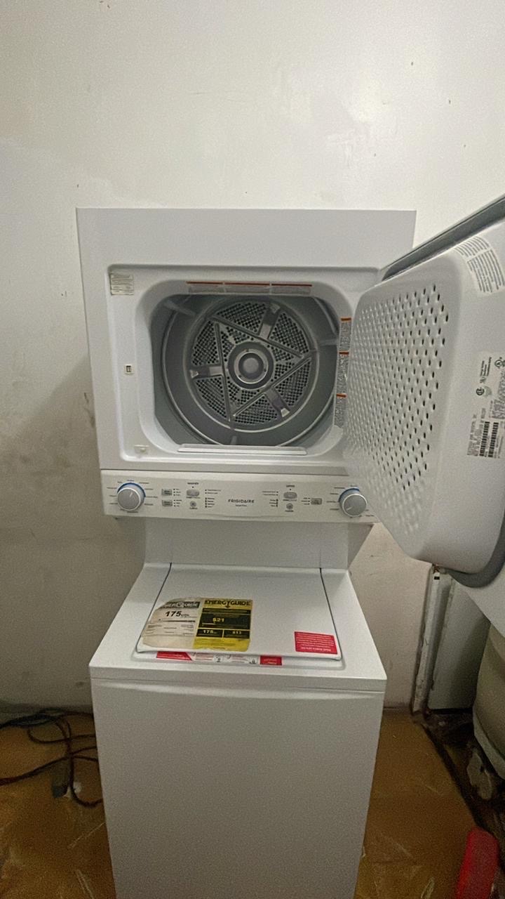 electrodomesticos - 
semi nueva importada Secadora de gas 45 libra del mismo peso
 digital
 Frigidai 3