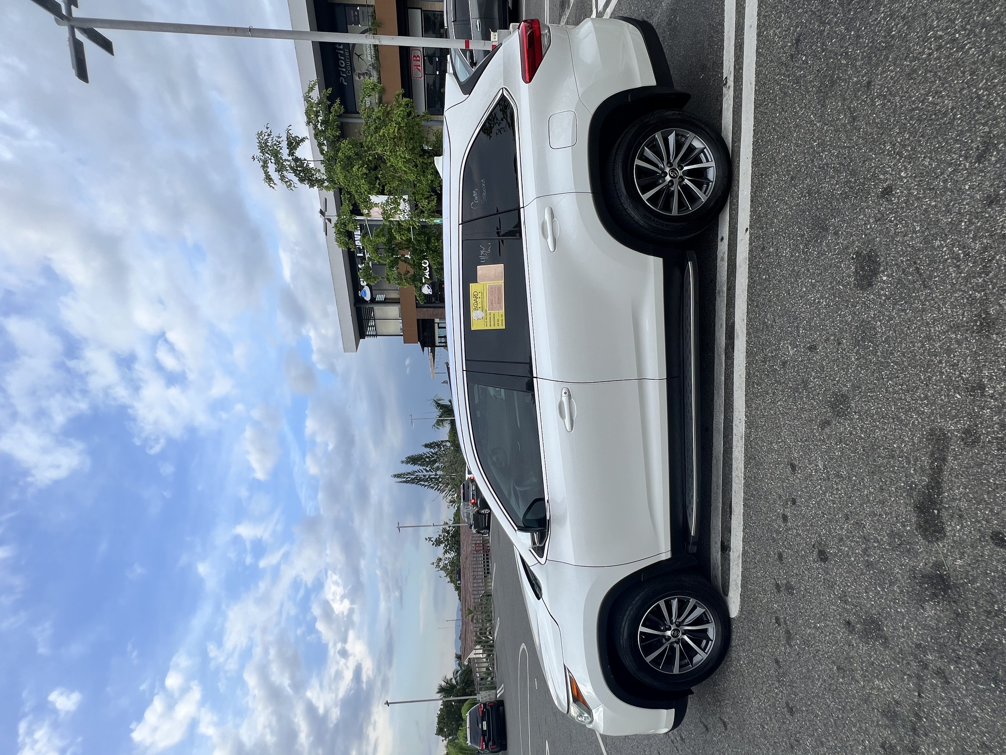 jeepetas y camionetas - Toyota Highlander XLE 2019 Clean 3