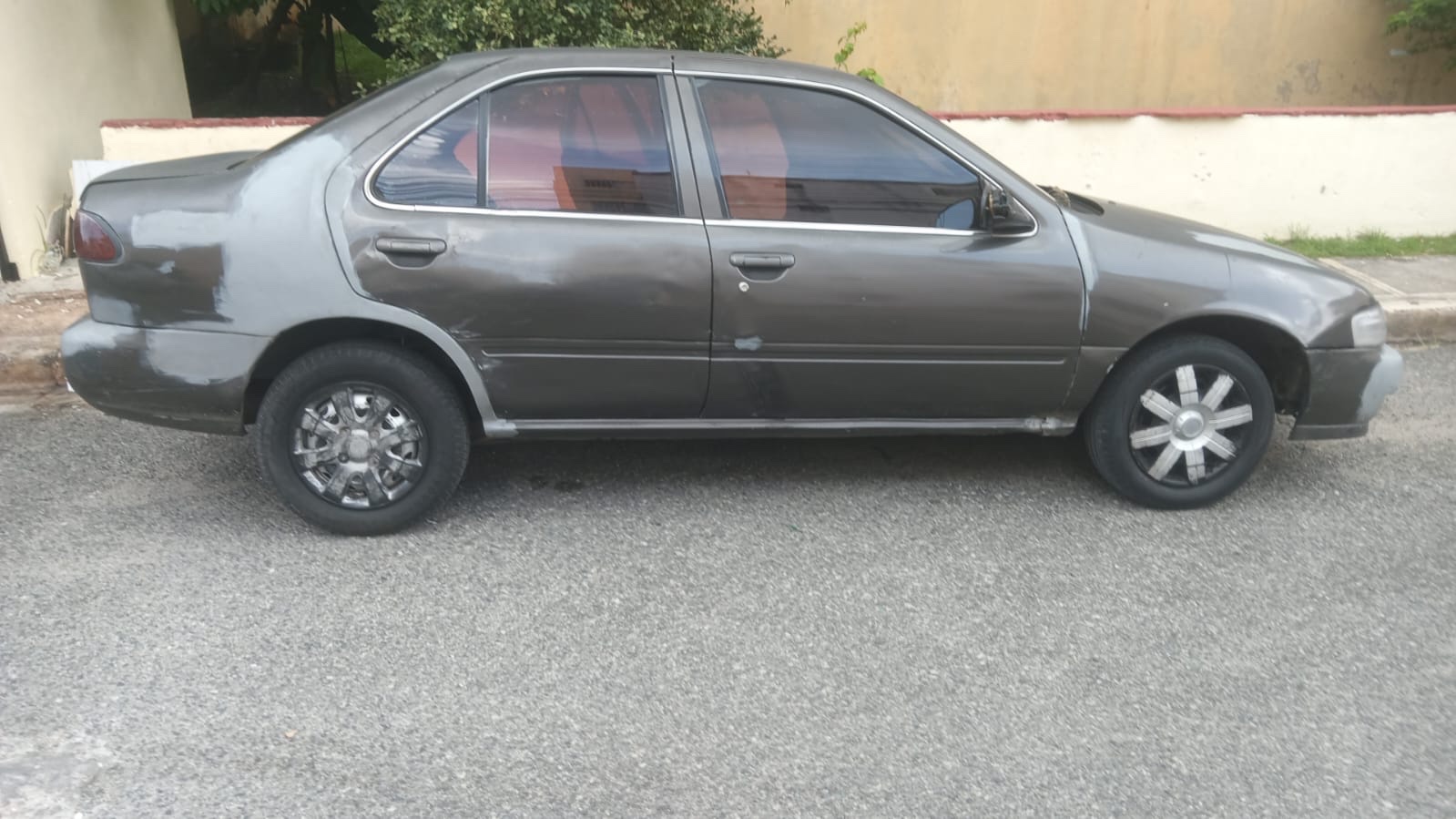 carros - Vendo vehículo Nissan Sentra Año Dos Mil
