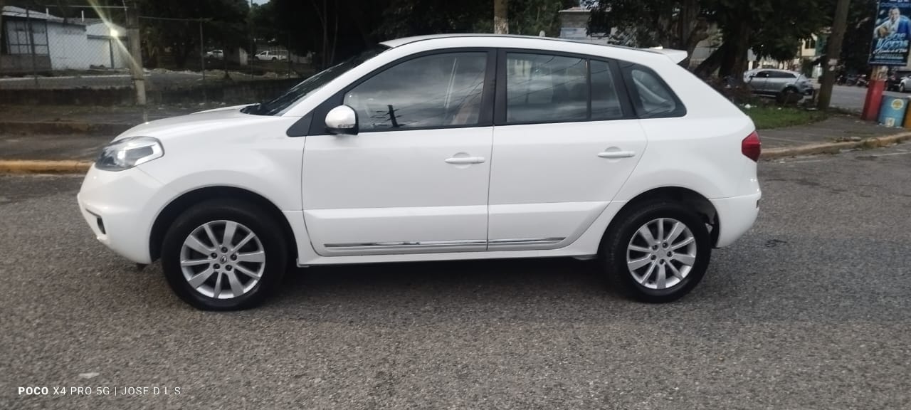 jeepetas y camionetas - vendo mi Renault Koleos 4x2 2014 en excelentes condiciones  3