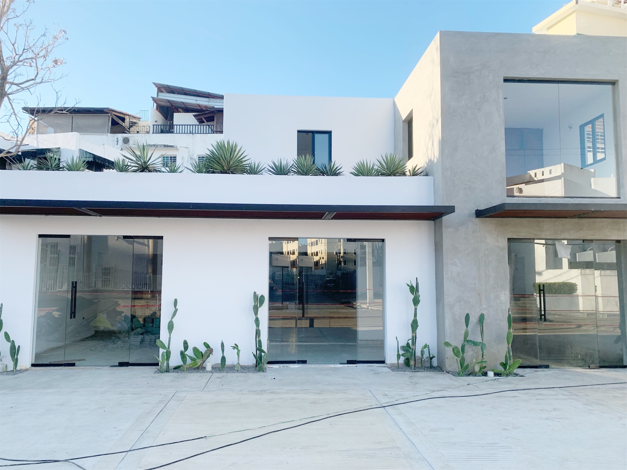 oficinas y locales comerciales - Locales céntricos  primer nivel 3