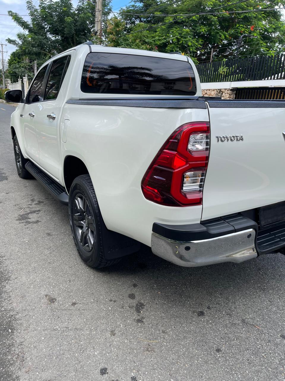 jeepetas y camionetas - Toyota hilux 2022 4