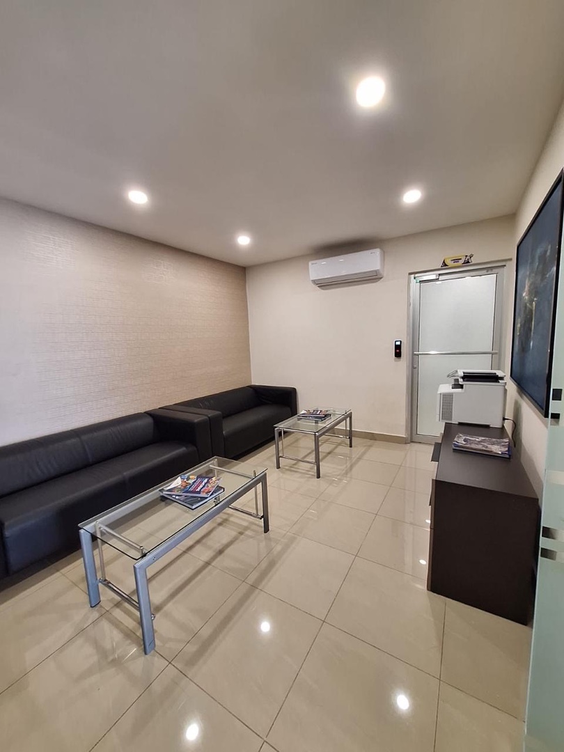 oficinas y locales comerciales - Local en alquiler céntrico, Piantini.
Acceso fácil a avenida Winston 3
