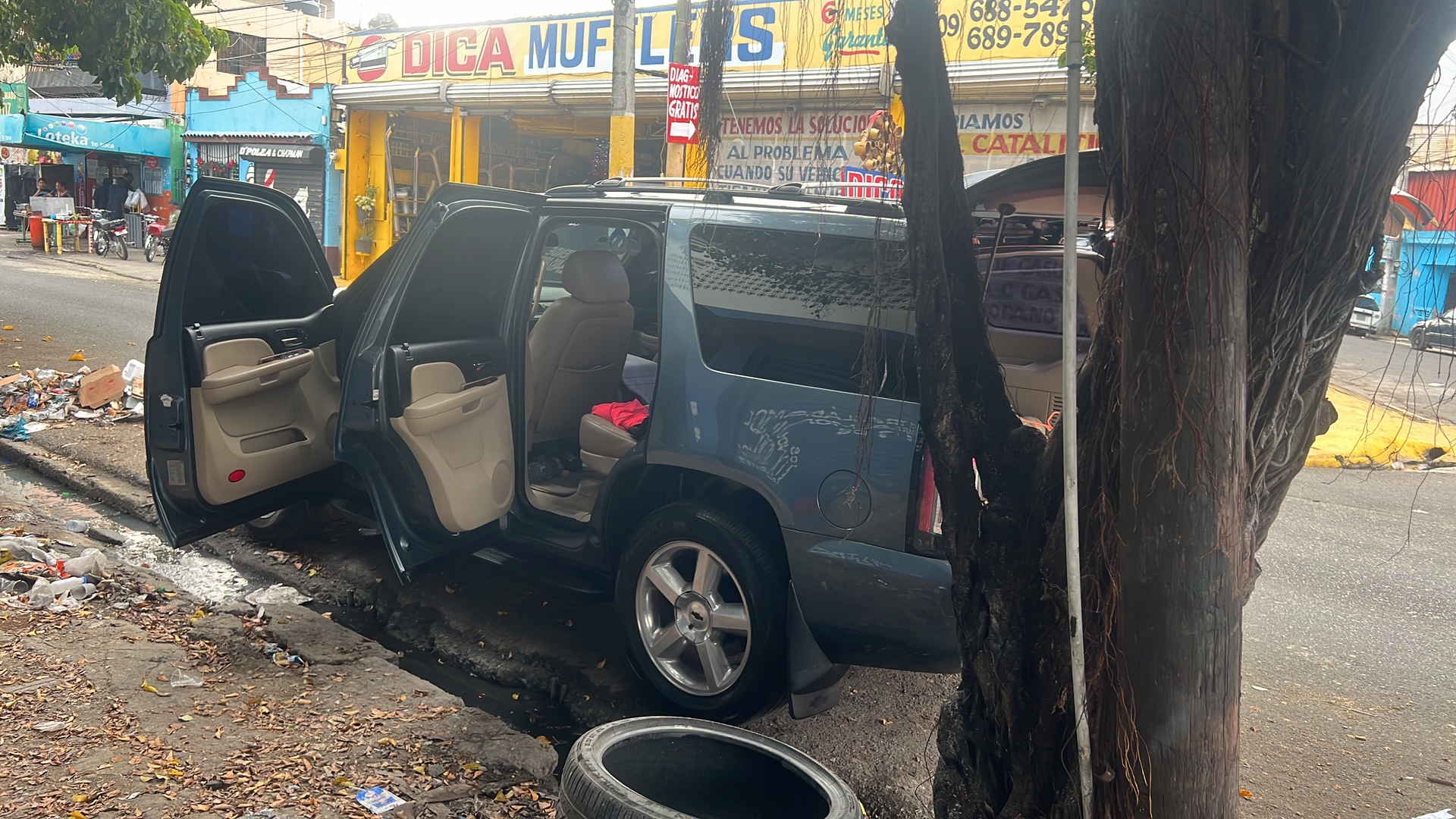 jeepetas y camionetas - En venta está maravillosa tahoe 2008 gas y gasolina por interior impecable crema 5