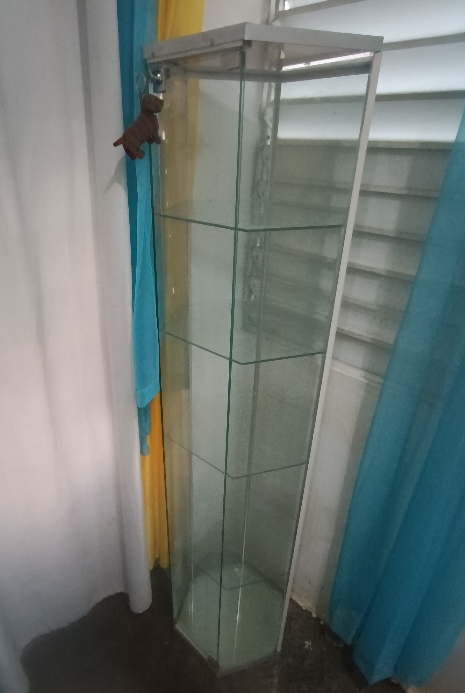 equipos profesionales - Vitrina exhibidor para tienda, exagonal de 5 compartimientos. 0