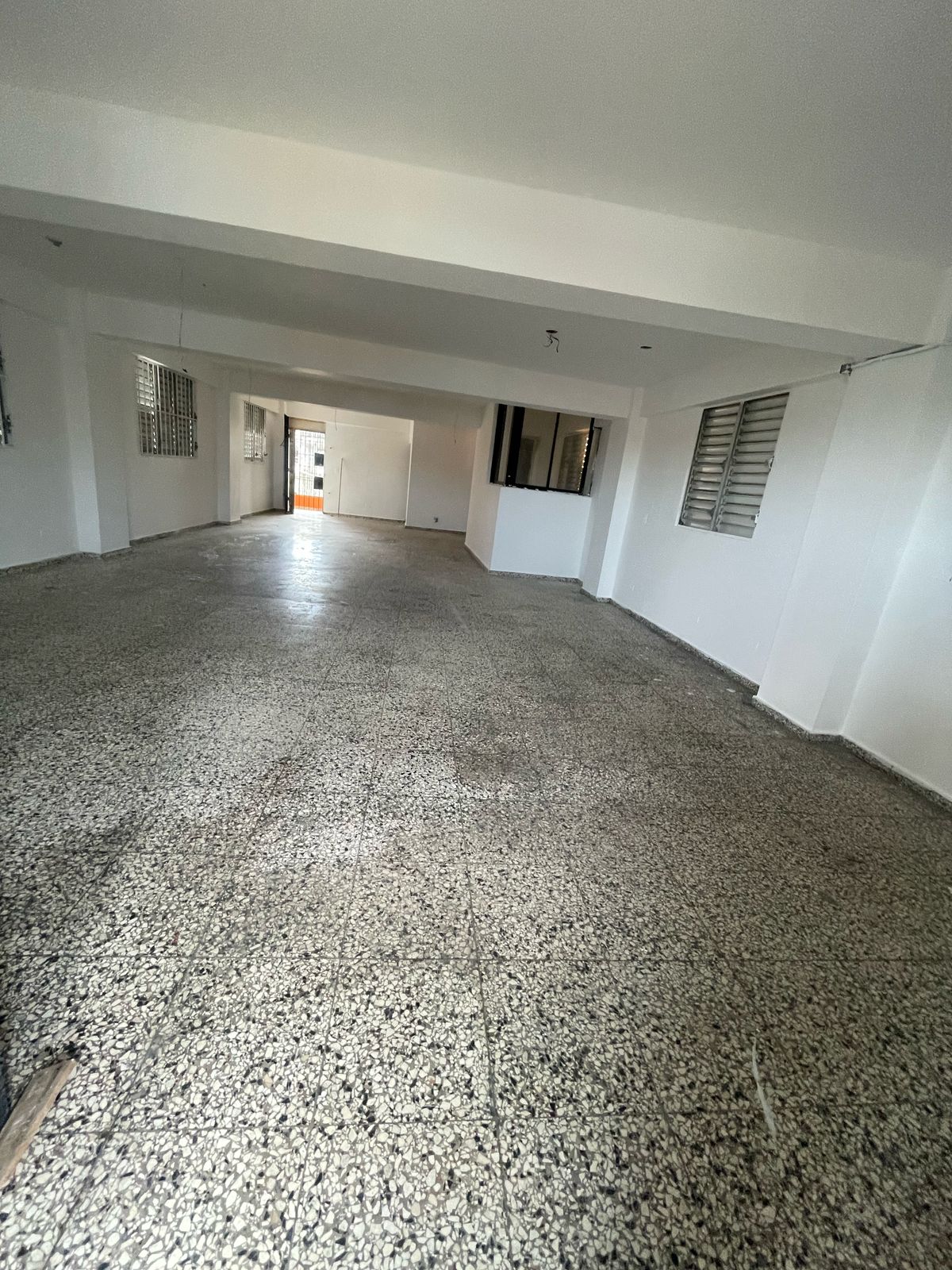 oficinas y locales comerciales - Local comercial en alquiler, Sector Los Mina 3
