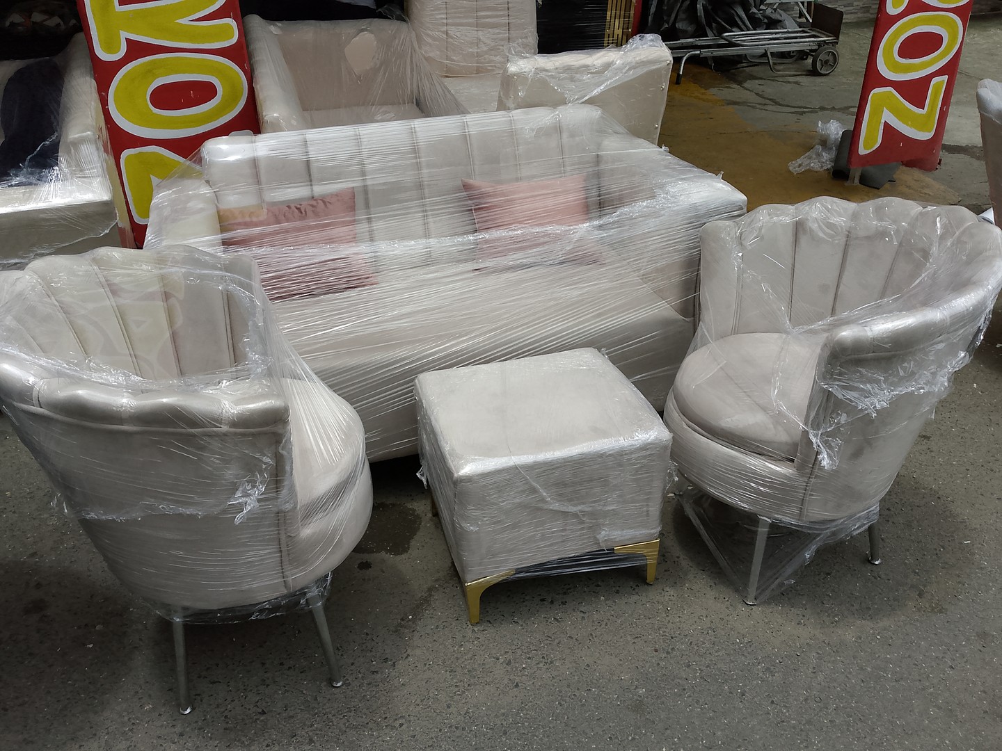 electrodomesticos - Mueble de 2 con su 2 sillas flor y su mesa en oferta 
