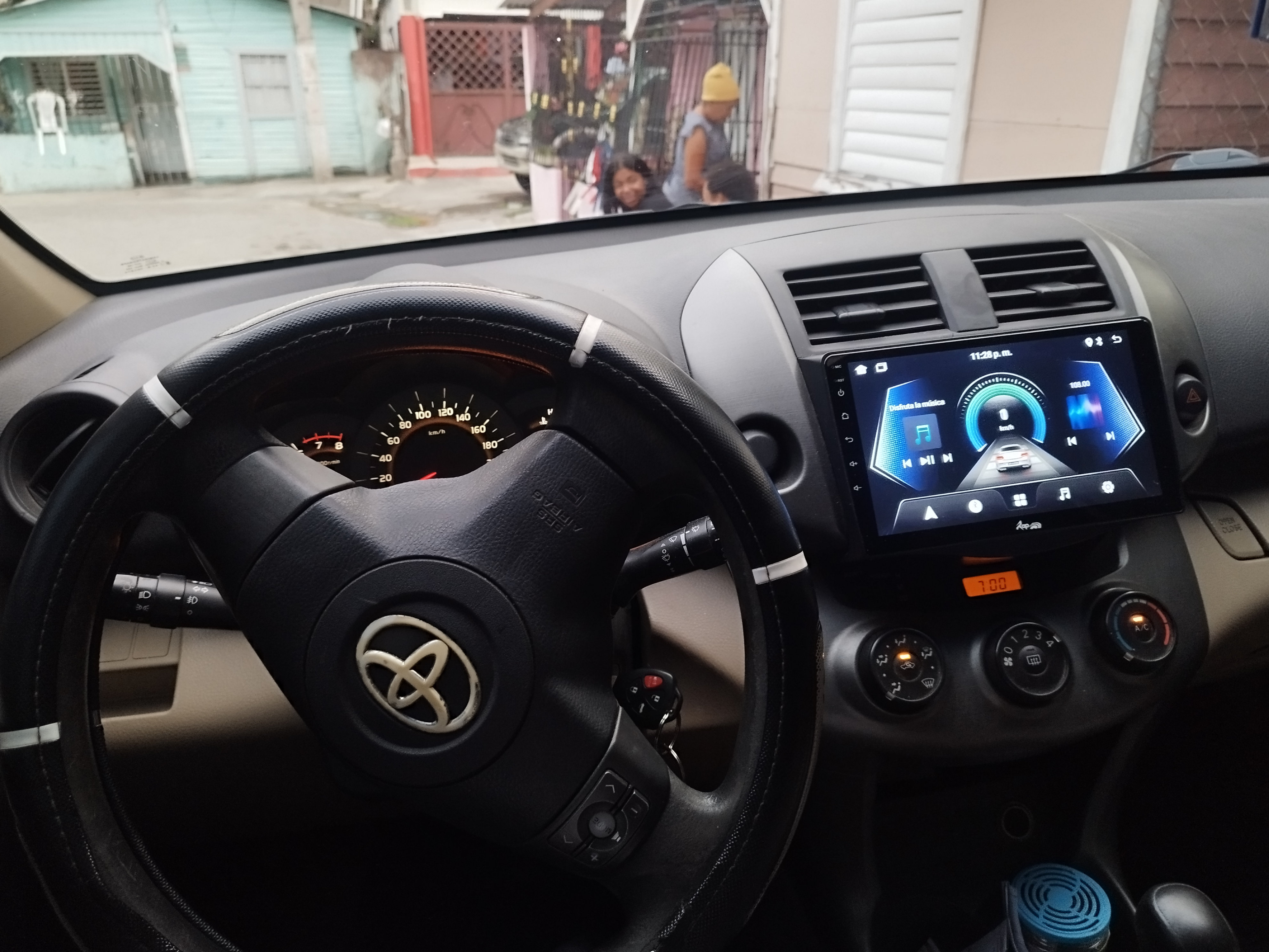jeepetas y camionetas - Vendo toyota Rav4 2012 negociable 4
