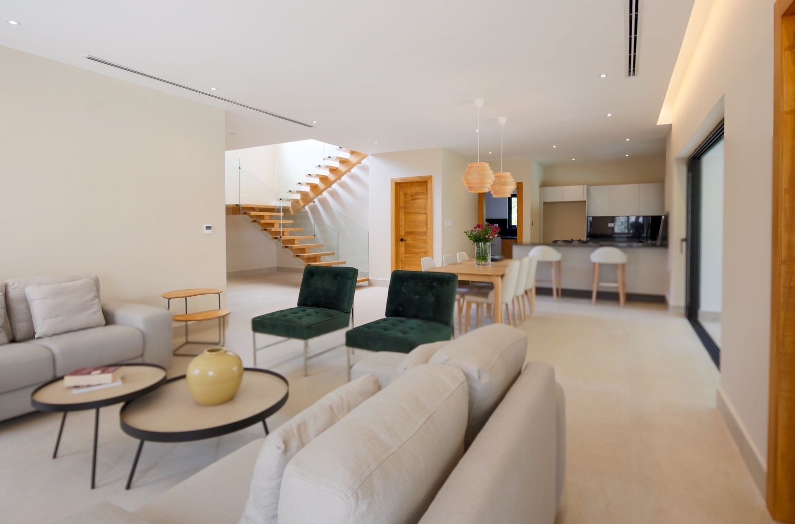 casas vacacionales y villas - venta de Villa con 600mts y piscina en punta cana village República Dominicana  8