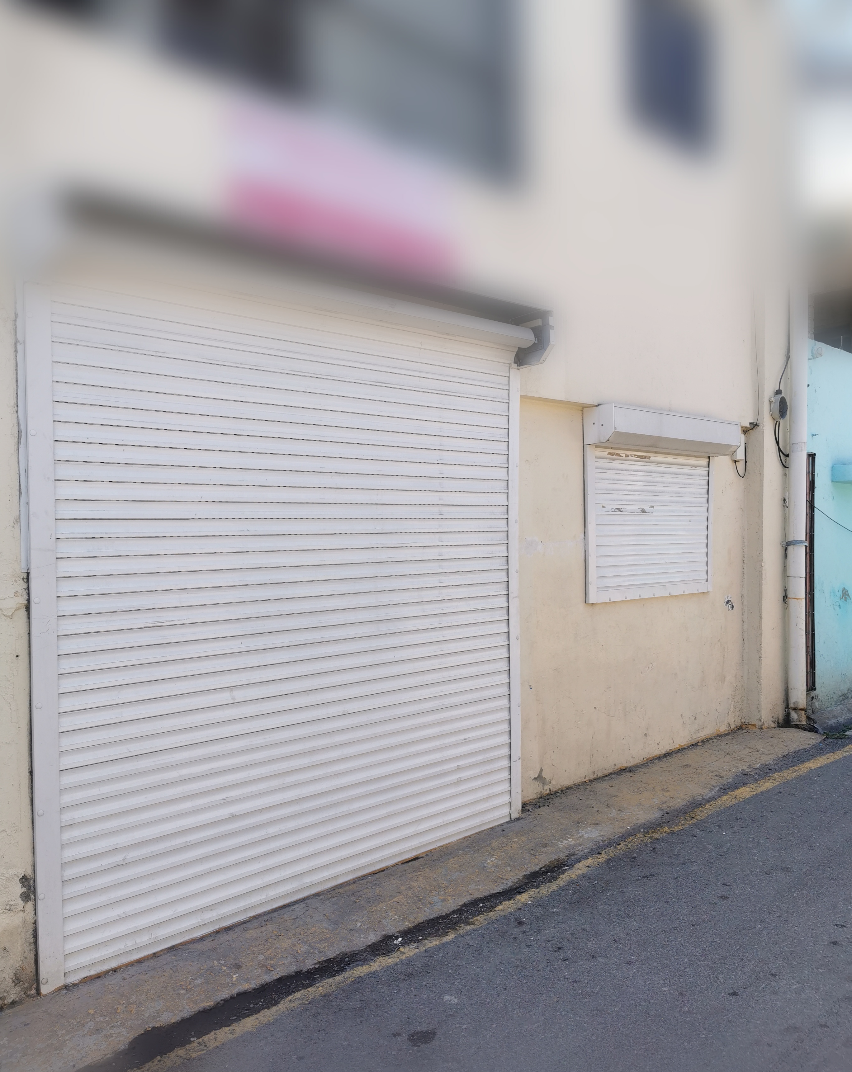 oficinas y locales comerciales - Local, amplio salón con baño dentro.  A 5 metros d 5
