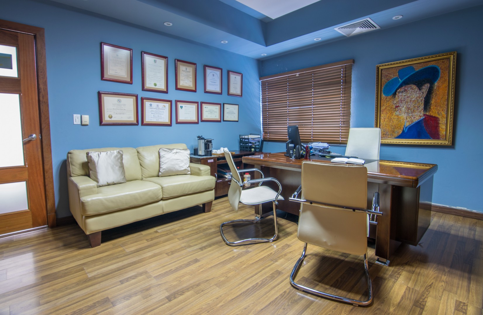 oficinas y locales comerciales - Edificio de oficinas en renta y venta en Evaristo Morales  1