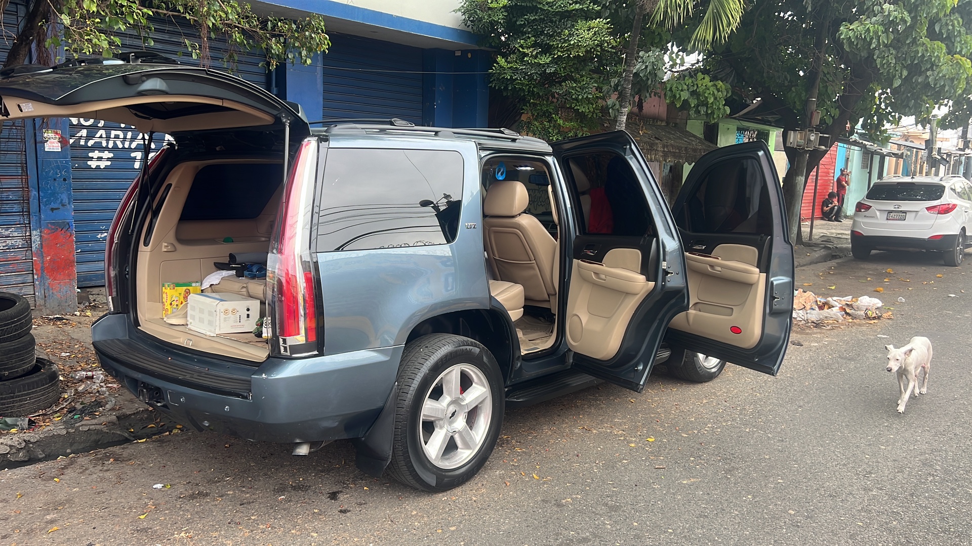 jeepetas y camionetas - En venta está maravillosa tahoe 2008 gas y gasolina por interior impecable crema 2