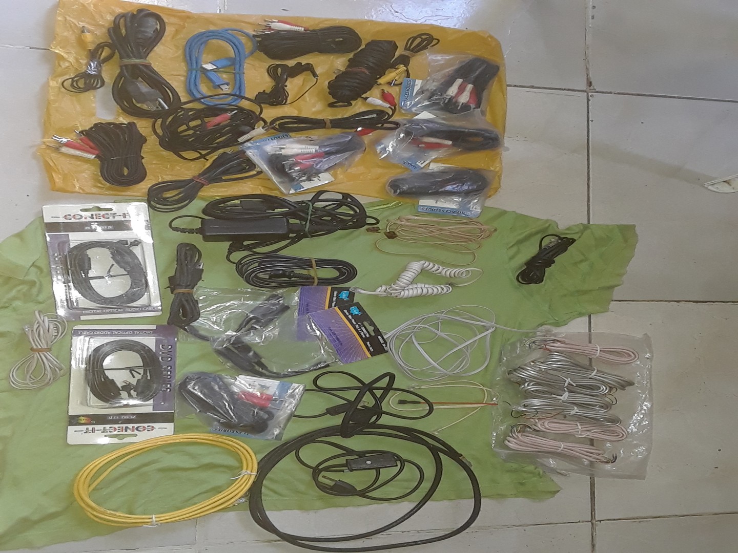 otros electronicos - Accesorios para computadoras y teléfonos. 2