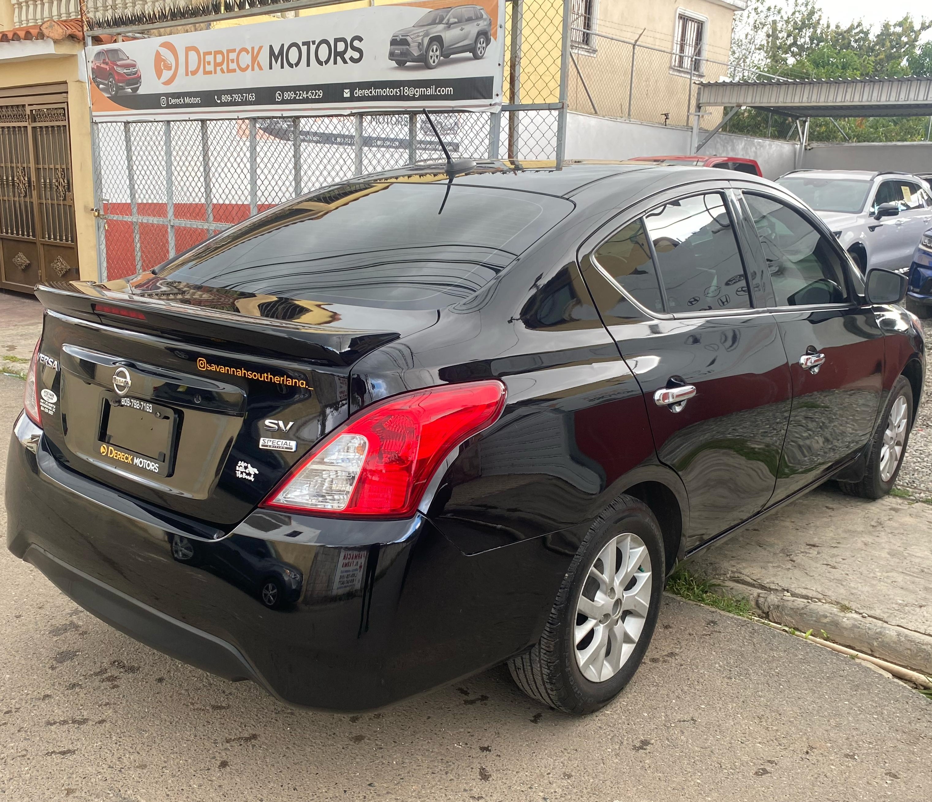 carros - Nissan Versa Sv 3