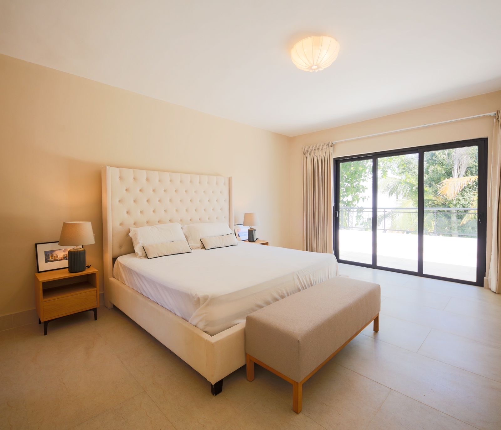 casas vacacionales y villas - venta de Villa con 600mts y piscina en punta cana village República Dominicana  5