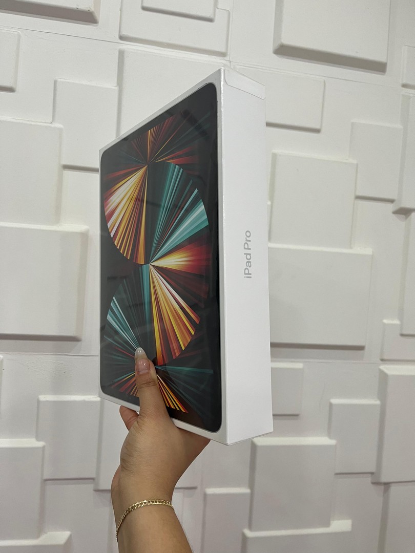 celulares y tabletas - IPAD PRO 5TH GENERACION 128GB 12.9-INCH WI-FI + CELL SILVER NUEVA-SELLADA 1