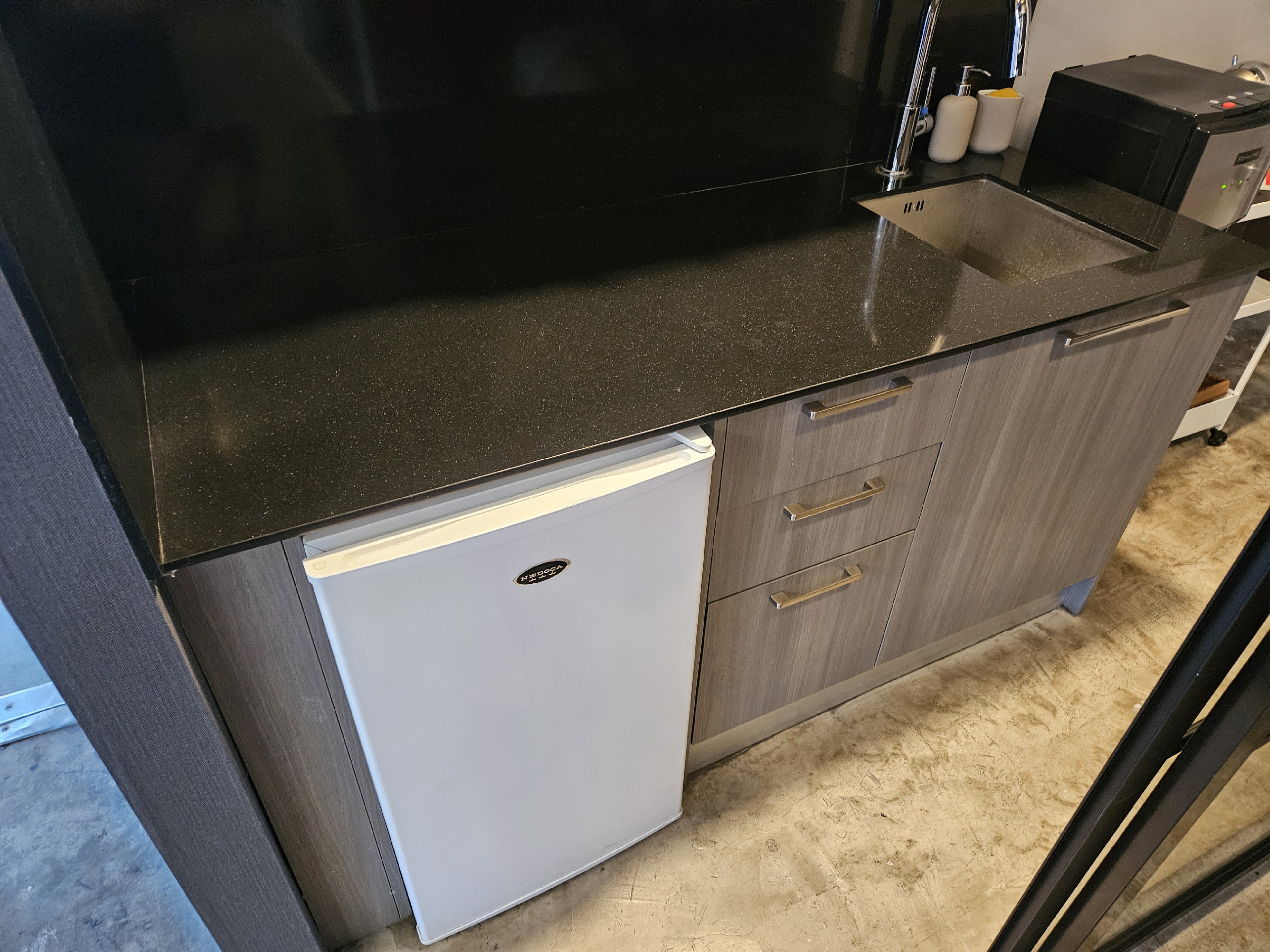 cocina - Módulo de kitchenette moderno – Gabinetes +Tope incluido (sin electrodomésticos) 2
