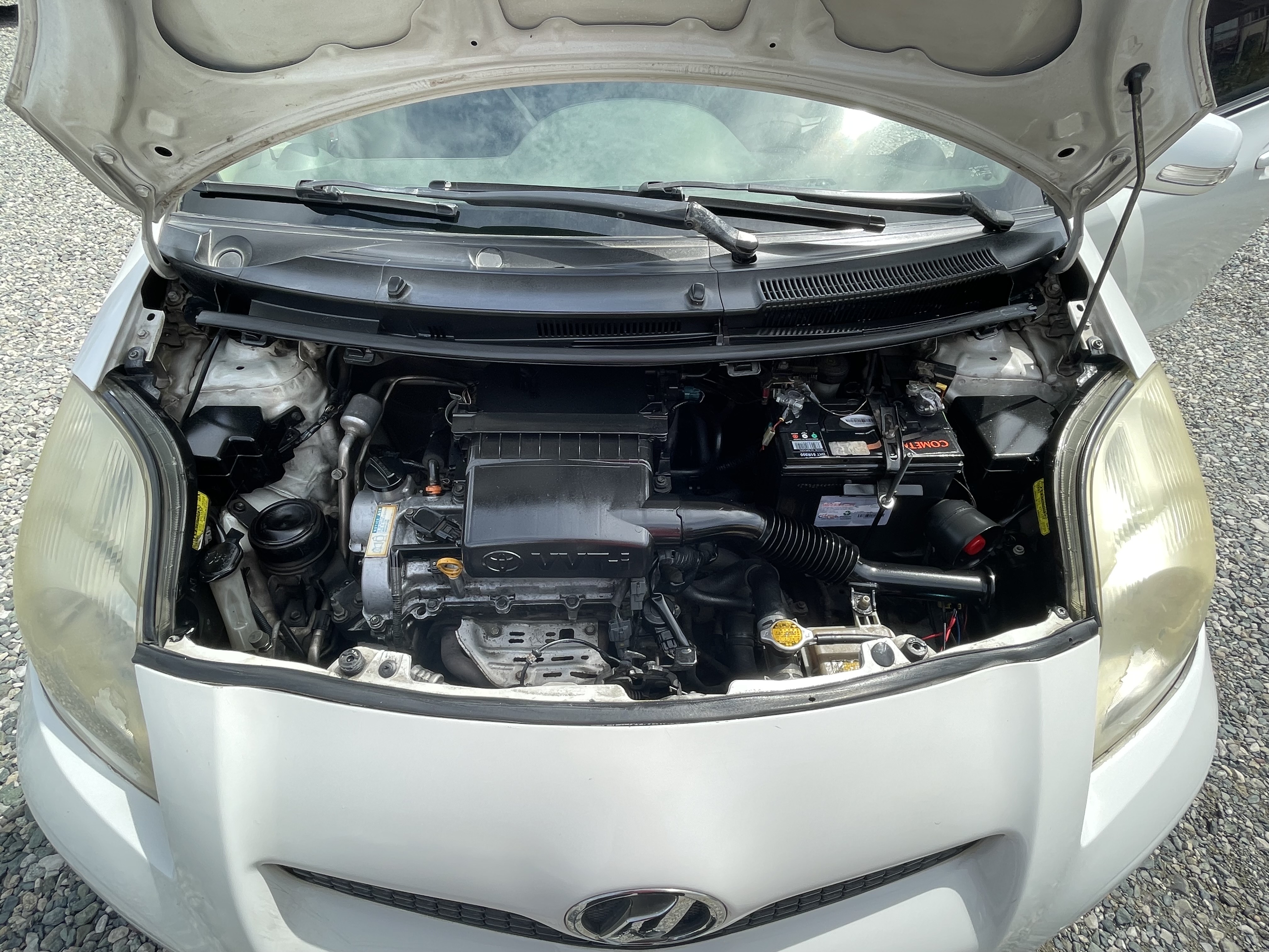 carros - Toyota Vitz 2010 9