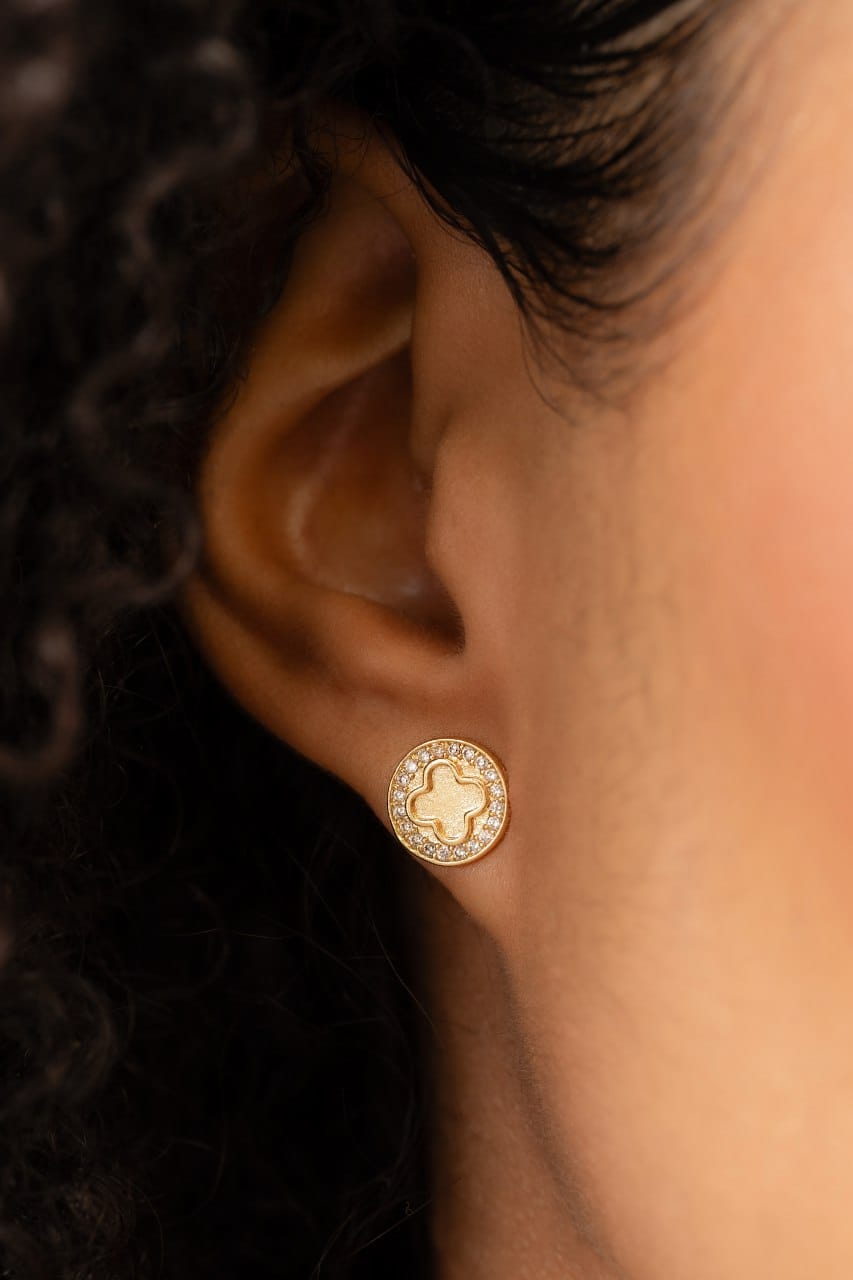 joyas, relojes y accesorios - Aretes trebol silueta en circones 1