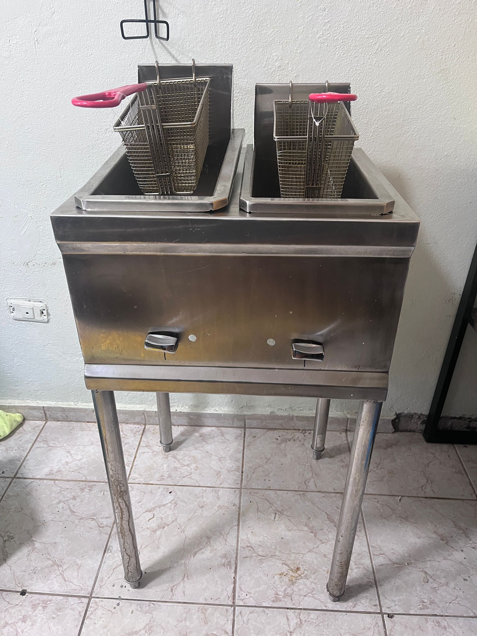 equipos profesionales - Plancha Acero inoxidable + Freidora 2 canastos  6