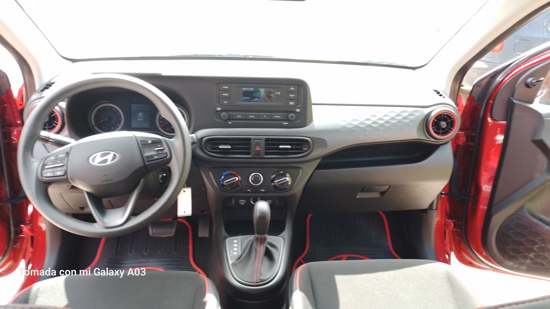 carros - Vendo hiunday grand i10 2024 con 3000 km originales  6