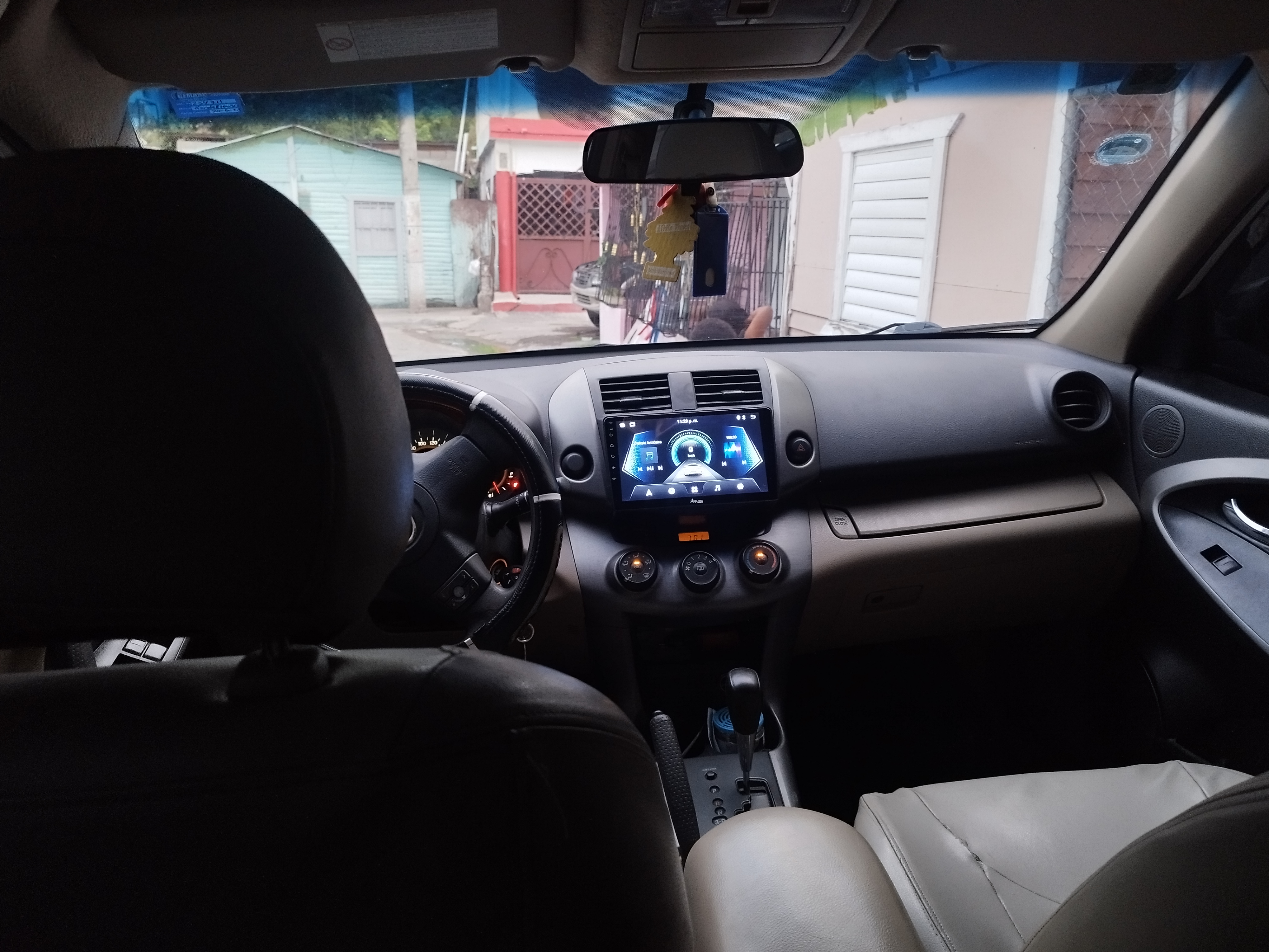 jeepetas y camionetas - Vendo toyota Rav4 2012 negociable 2