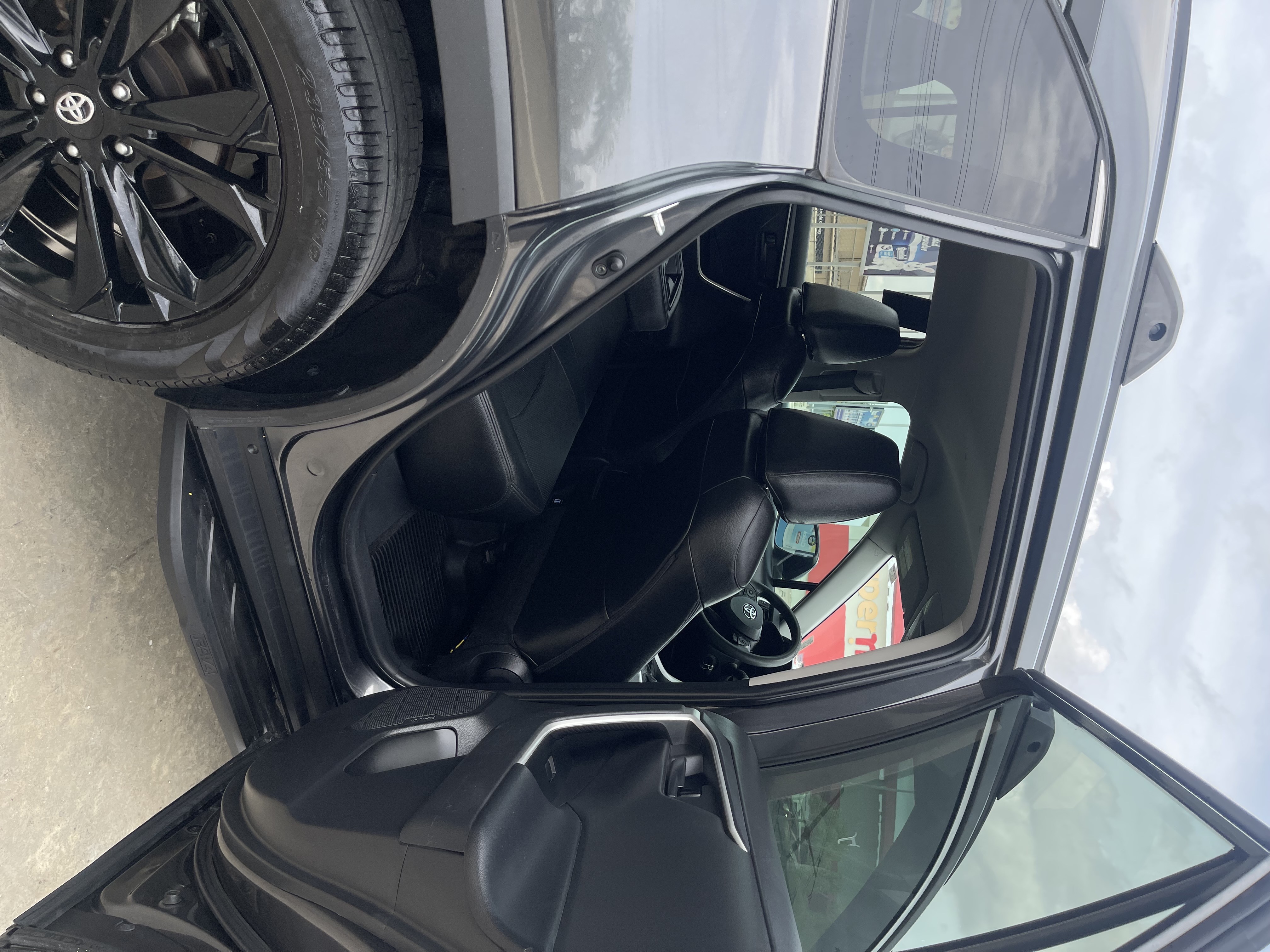 jeepetas y camionetas - SE VENDE PRECIO DE OFERTA TOYOTA RAV4 LE 2021 disponible para entrega inmediata  6