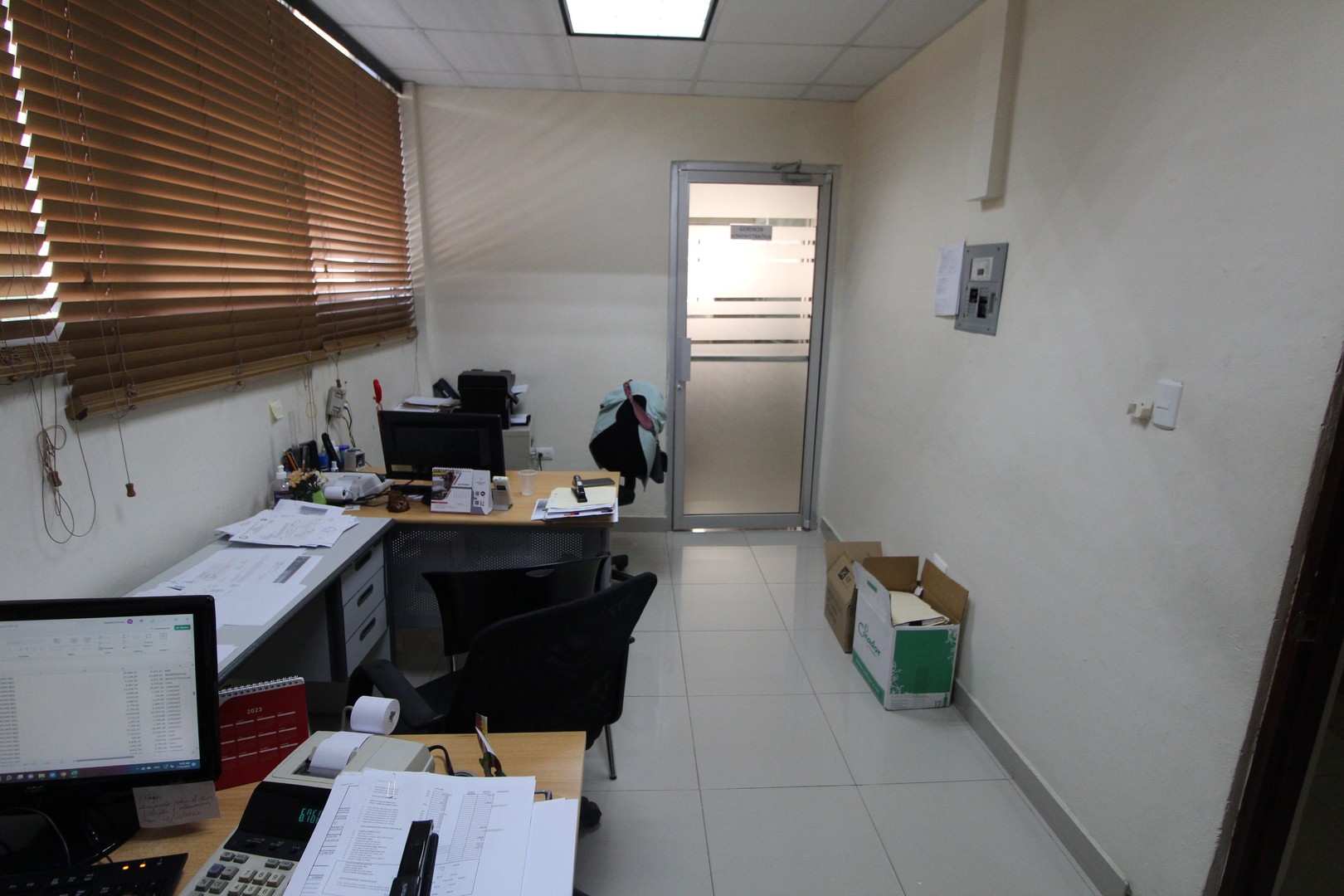 oficinas y locales comerciales - Gazcue edificio comercial 1,500m2 10 parqueos  3