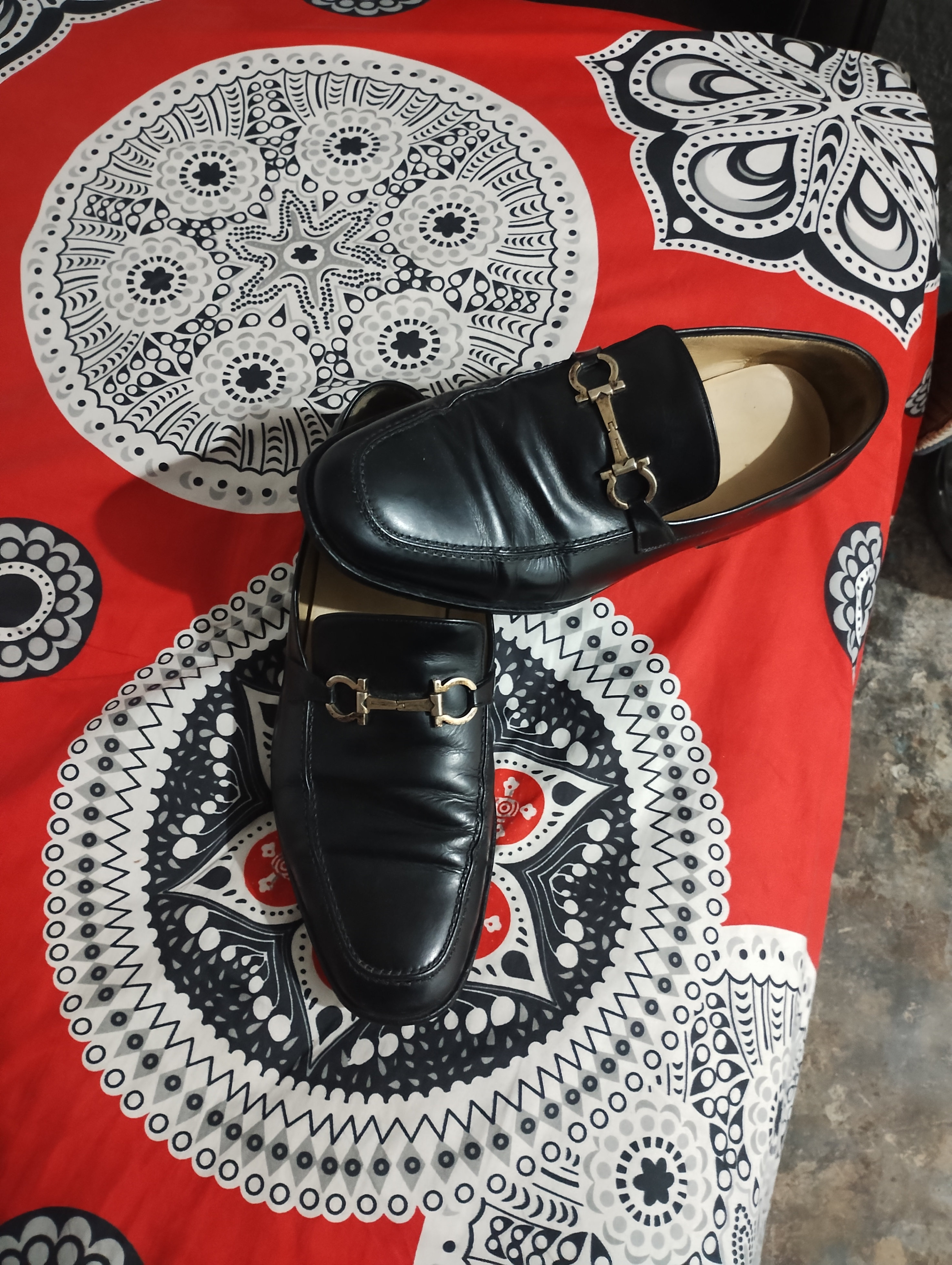 zapatos para hombre - vendo zapatos Salvatore Ferragamo en perfecto estado y elegante  1