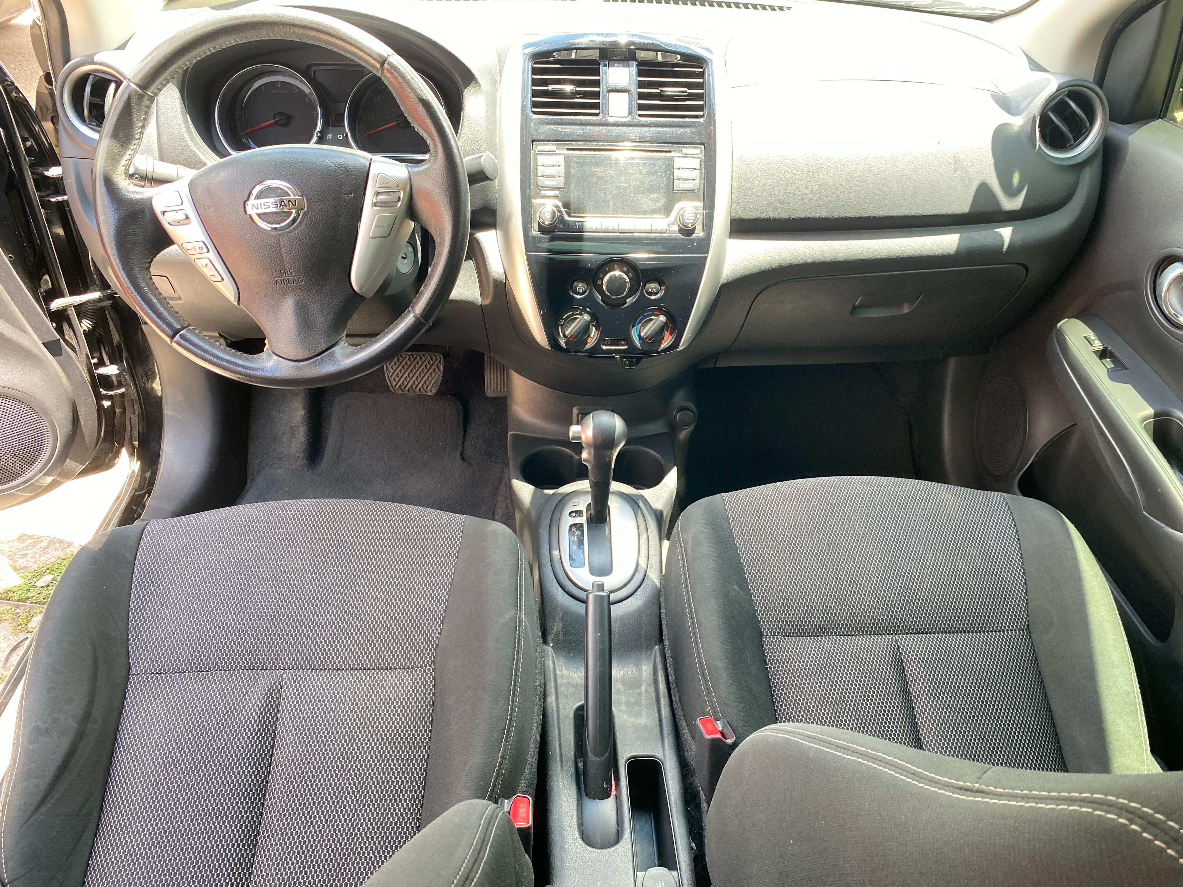carros - Nissan Versa Sv 4