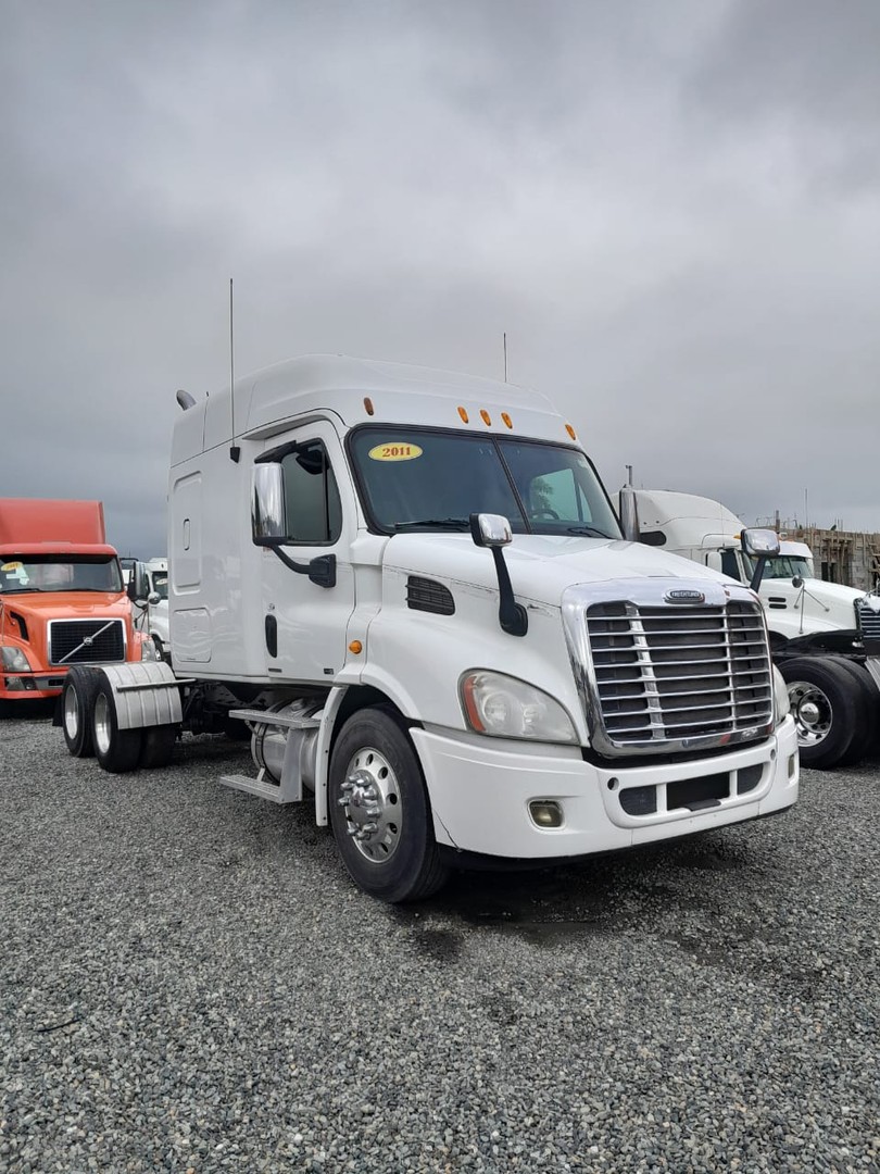 camiones y vehiculos pesados - FREIGHTLINER CASCADIA año 2011 0