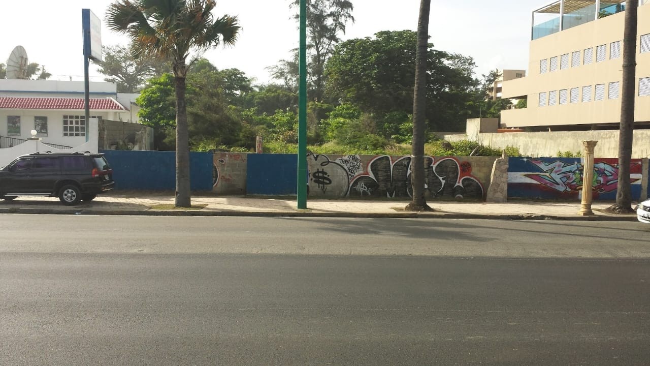 solares y terrenos - Solar 2,500 metros Malecón del Distrito Nacional  4