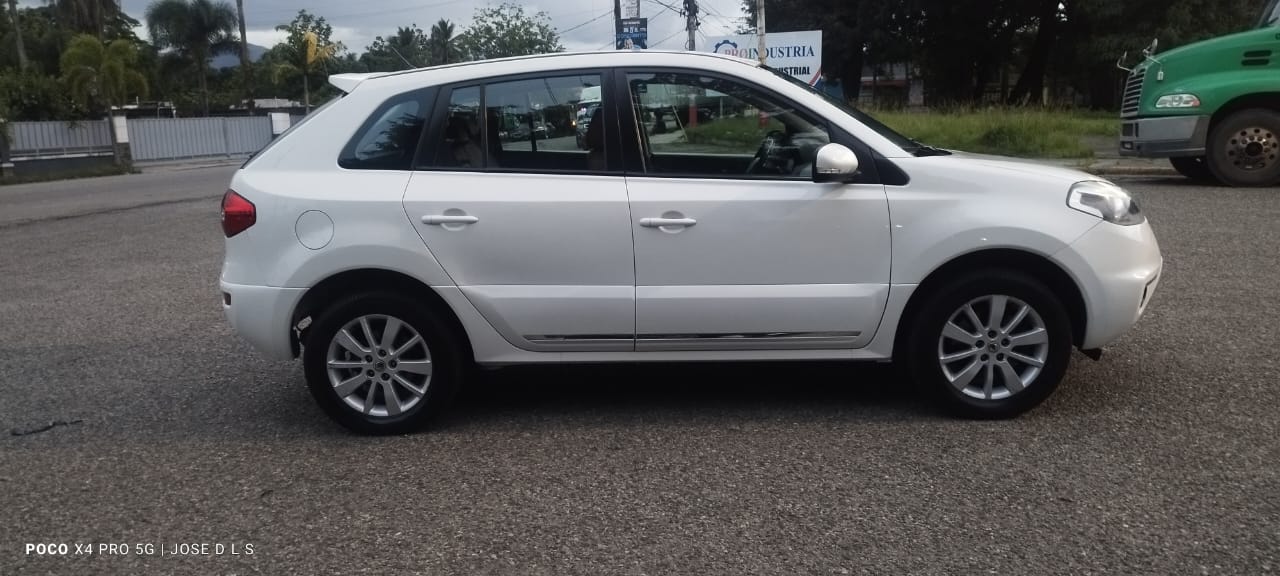 jeepetas y camionetas - vendo mi Renault Koleos 4x2 2014 en excelentes condiciones  5